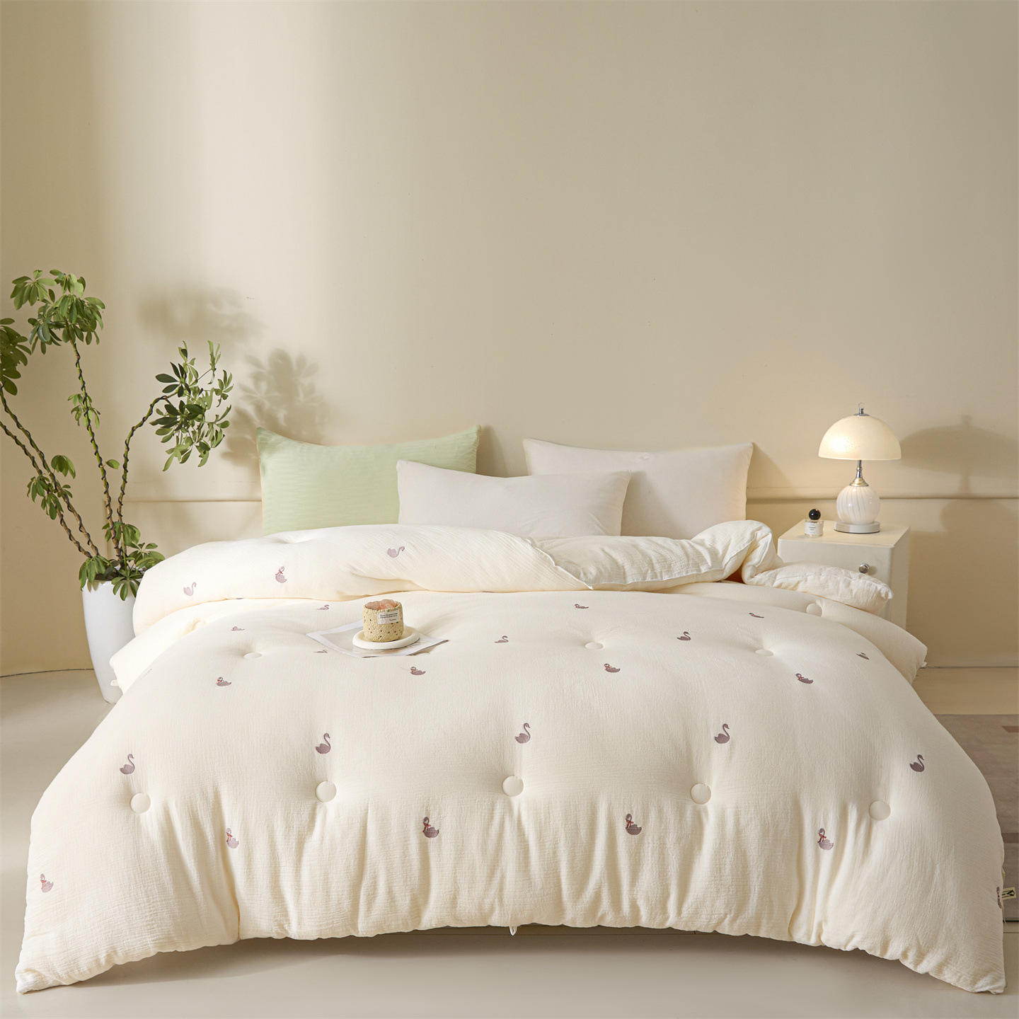 Custom OEM ODM Cotton Soft Comforter Filled Cartoon Embroidery All Season Quilt Private Label Spring Autumn Quilt for Bedroom