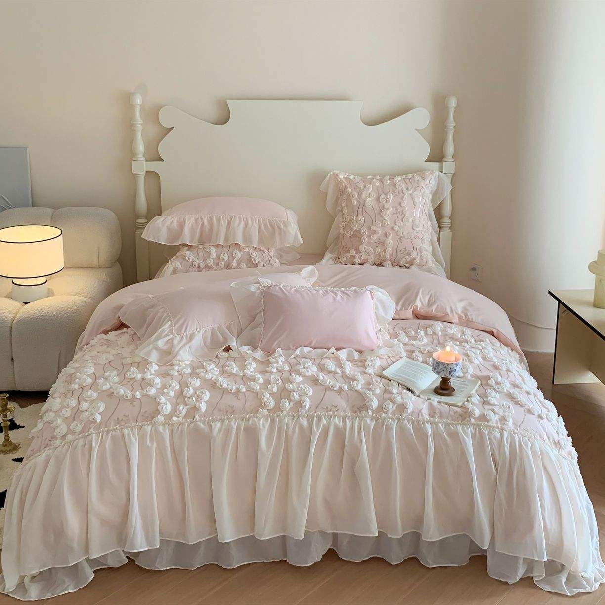 Factory Direct OEM ODM Sale High Quality Embroidery Lace 4-Piece Bedding Sets Soft Warm All-season