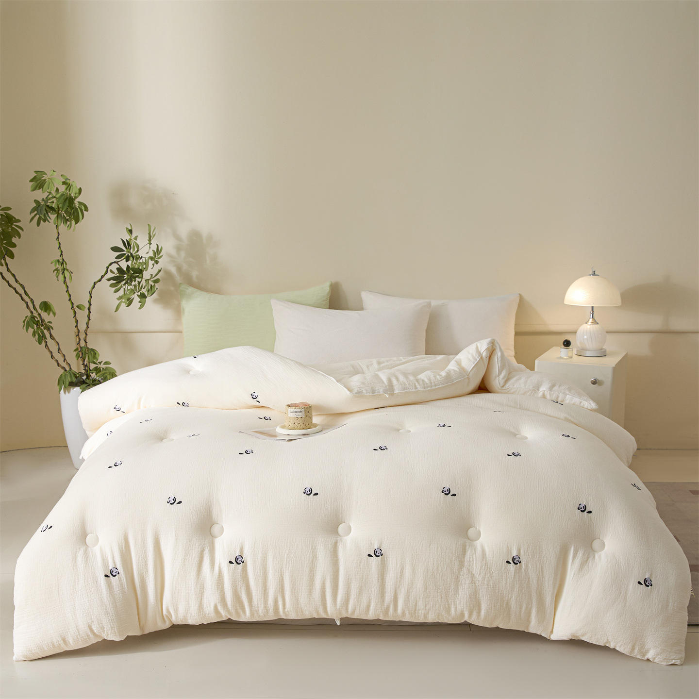 Custom OEM ODM Cotton Soft Comforter Filled Cartoon Embroidery All Season Quilt Private Label Spring Autumn Quilt for Bedroom