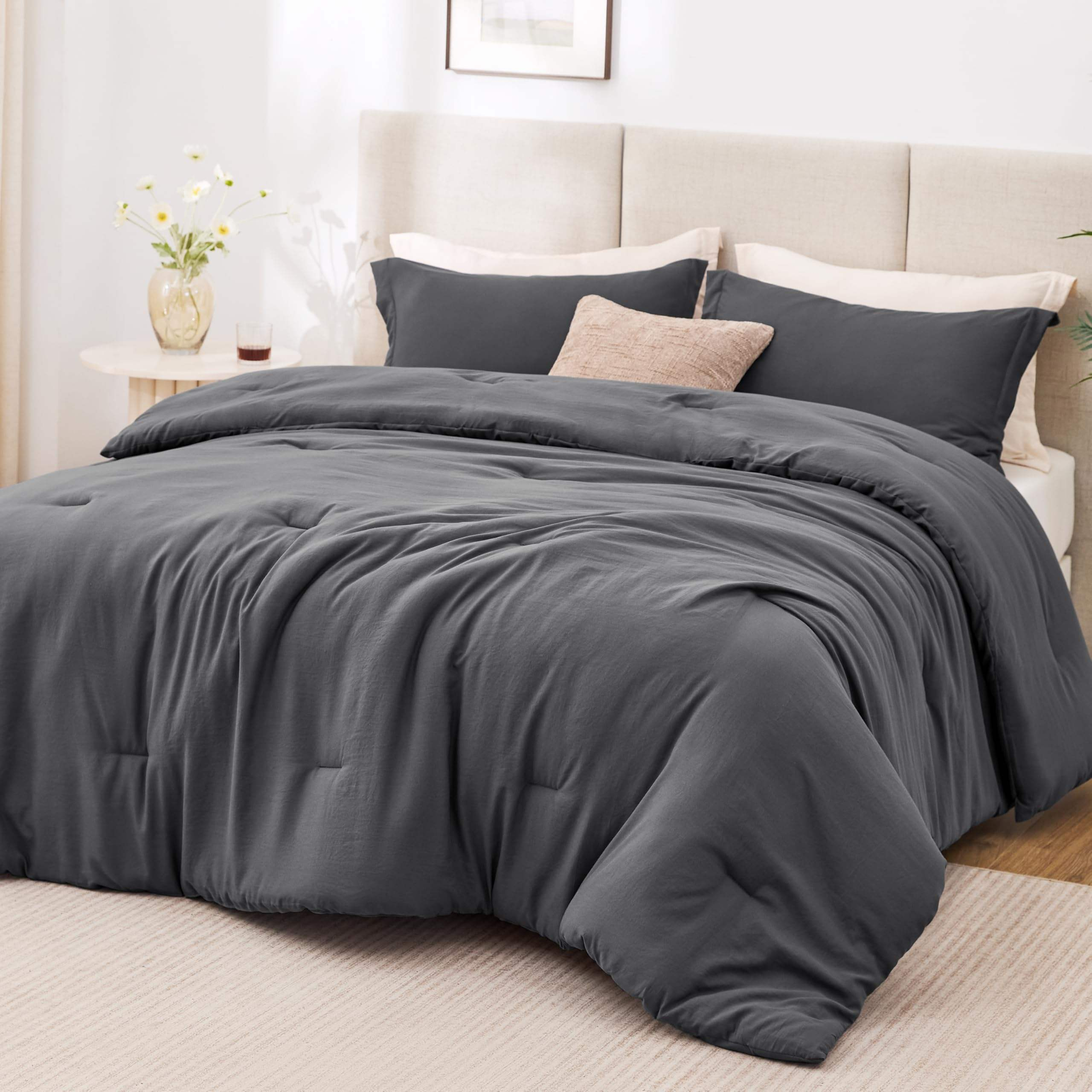 Wholesale Solid Color Polyester Quilted Comforter 3 Piece Set Washed Friendly Breathable All Season Bedding With 2 Pillowcases