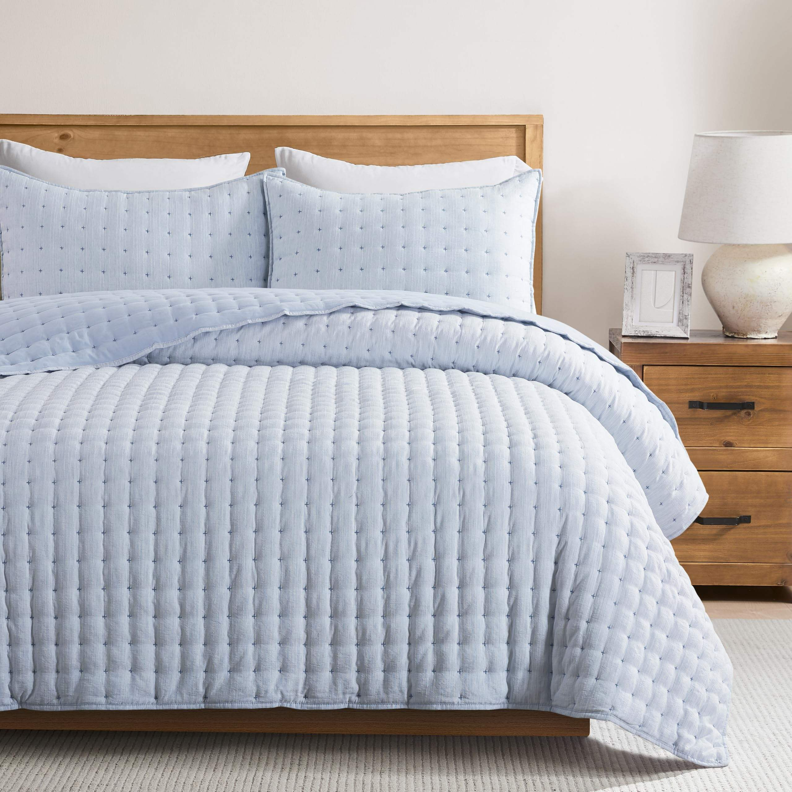 Factory Sales 100% Polyester Embroidery Quilt Set Cloud Soft Anti Pilling Coverlet All Season Bedding Set for Home Hotel OEM ODM