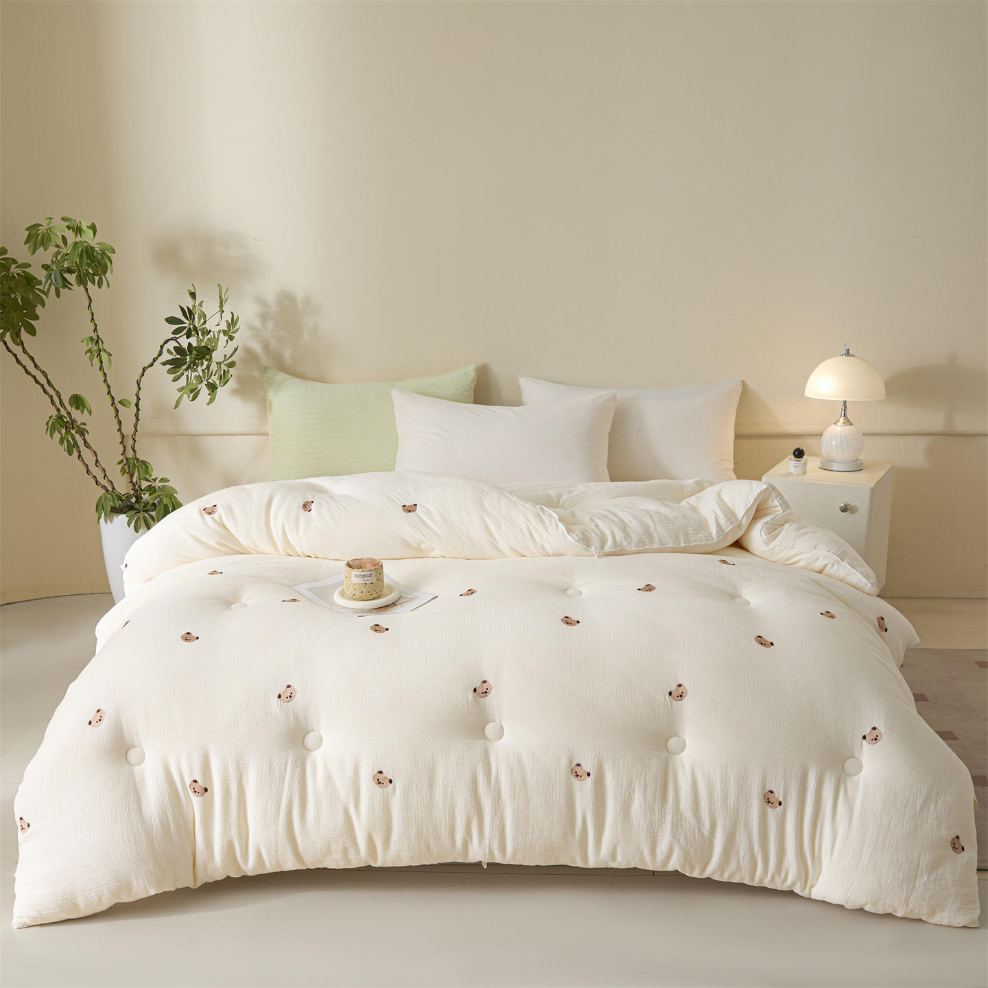 Custom OEM ODM Cotton Soft Comforter Filled Cartoon Embroidery All Season Quilt Private Label Spring Autumn Quilt for Bedroom