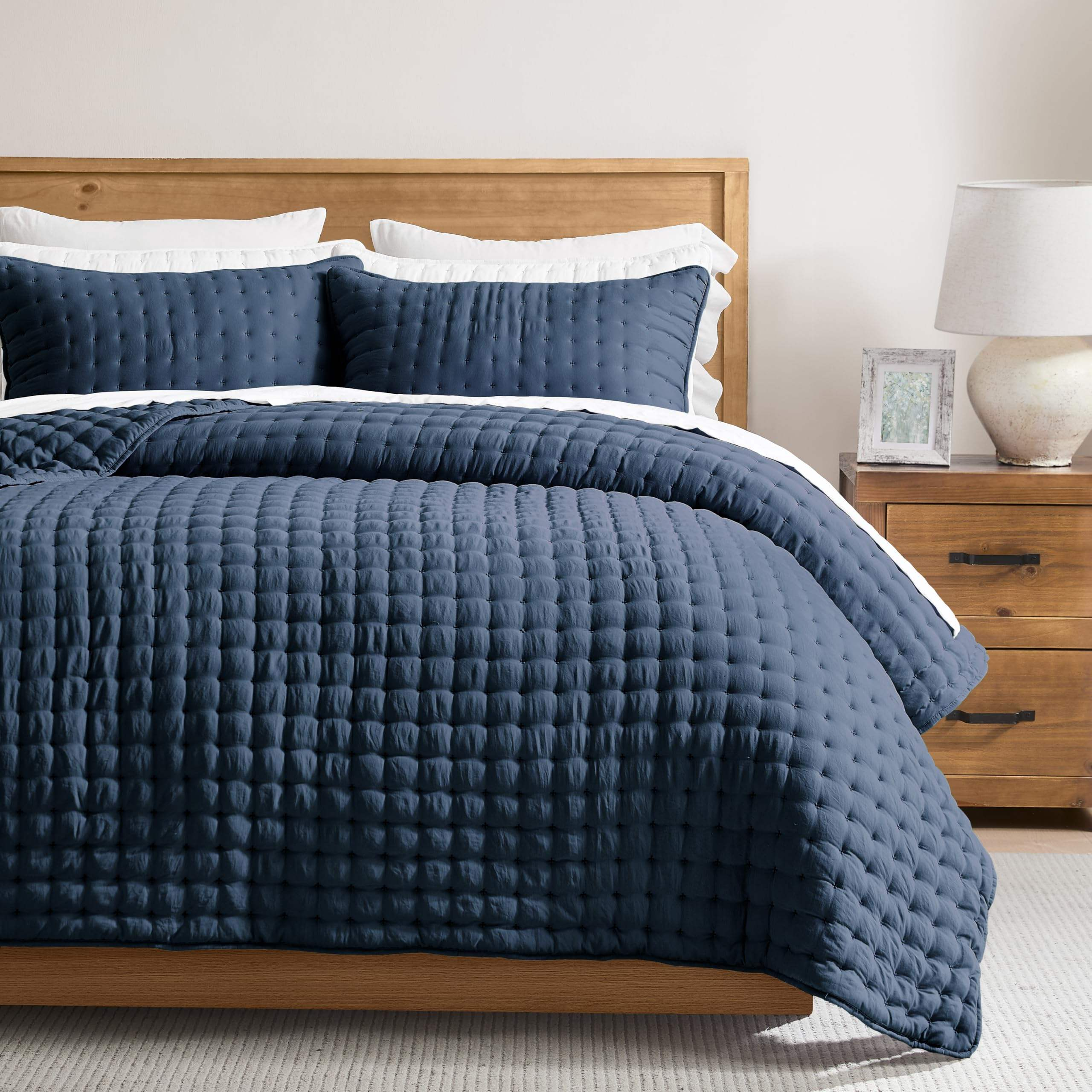 Factory Sales 100% Polyester Embroidery Quilt Set Cloud Soft Anti Pilling Coverlet All Season Bedding Set for Home Hotel OEM ODM