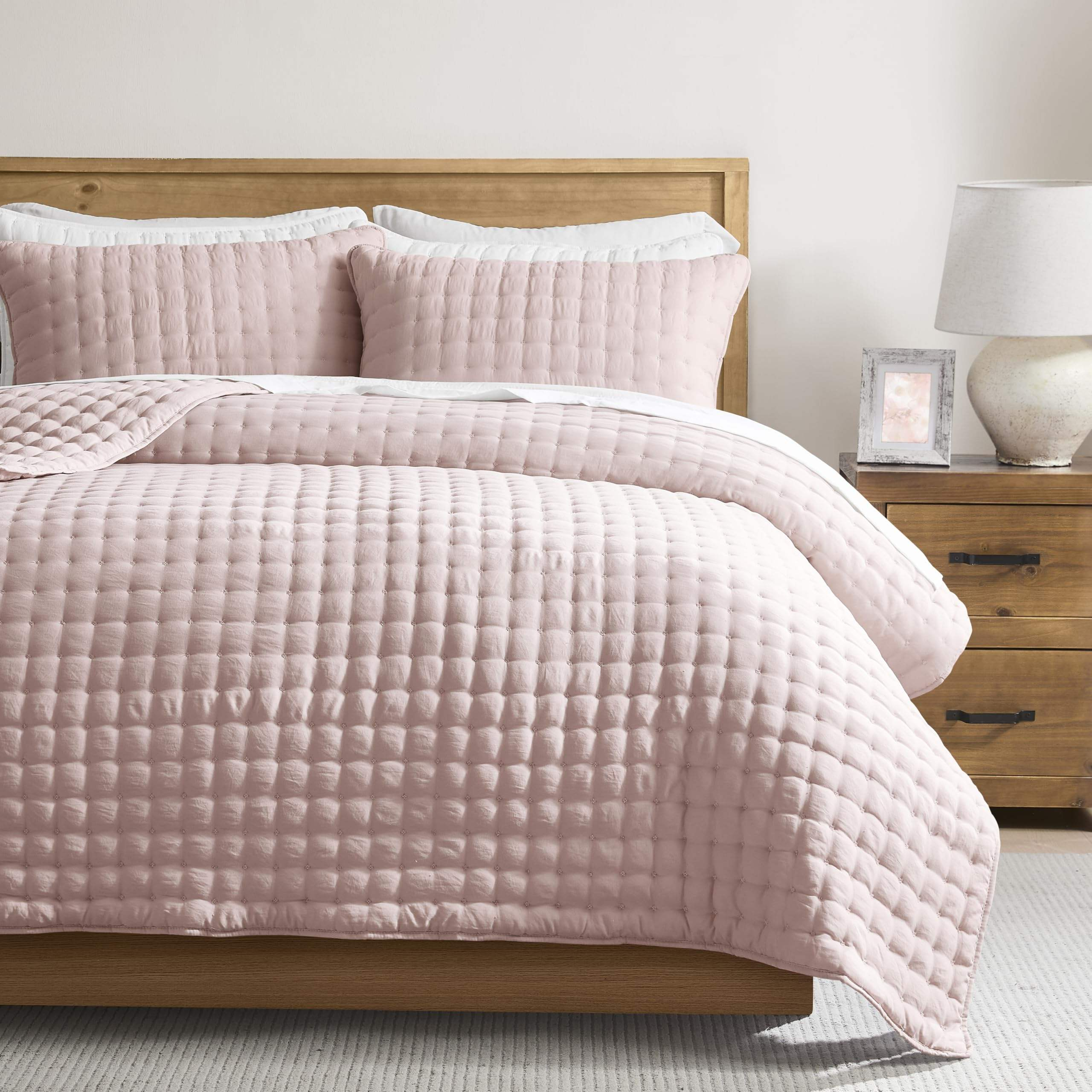 Factory Sales 100% Polyester Embroidery Quilt Set Cloud Soft Anti Pilling Coverlet All Season Bedding Set for Home Hotel OEM ODM