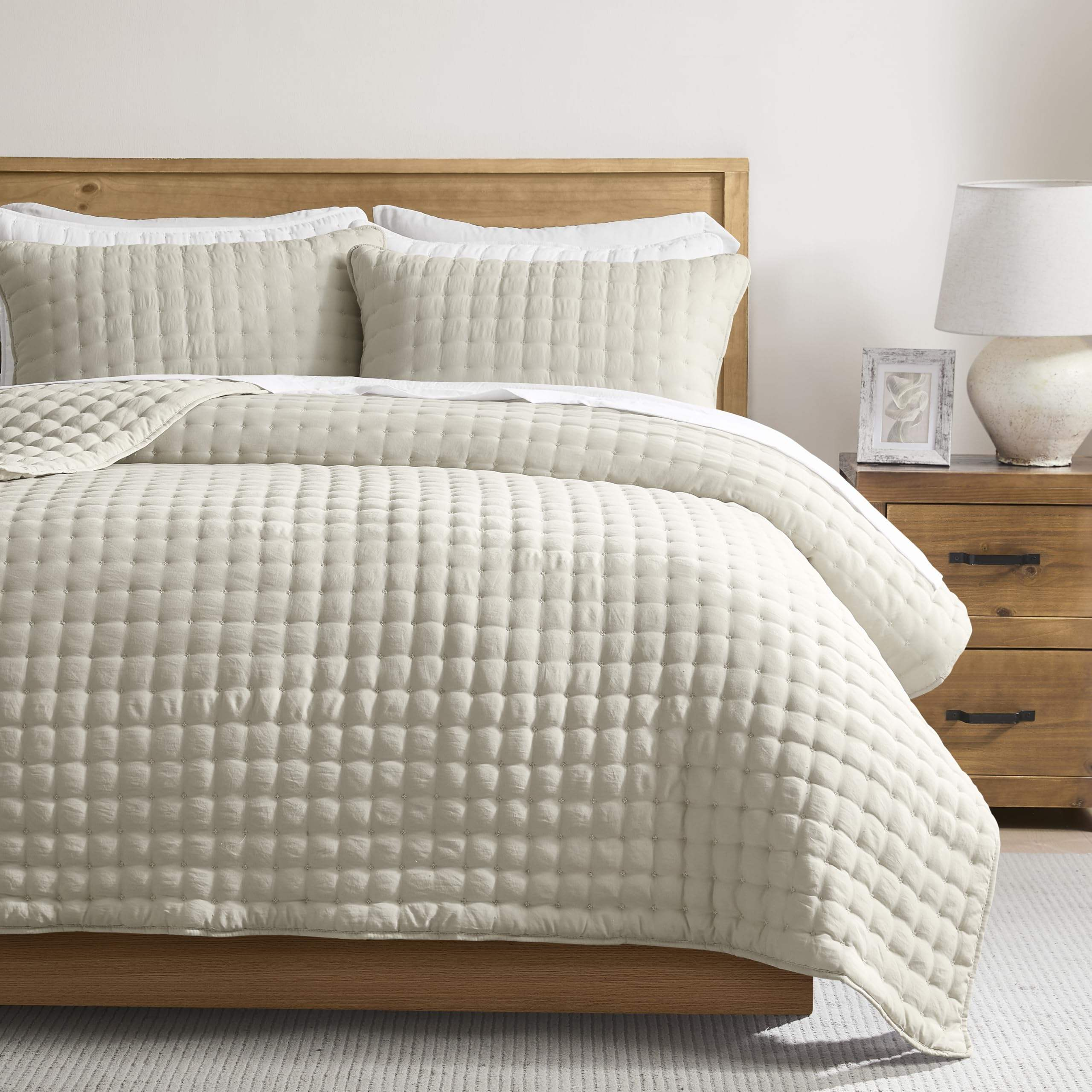 Factory Sales 100% Polyester Embroidery Quilt Set Cloud Soft Anti Pilling Coverlet All Season Bedding Set for Home Hotel OEM ODM