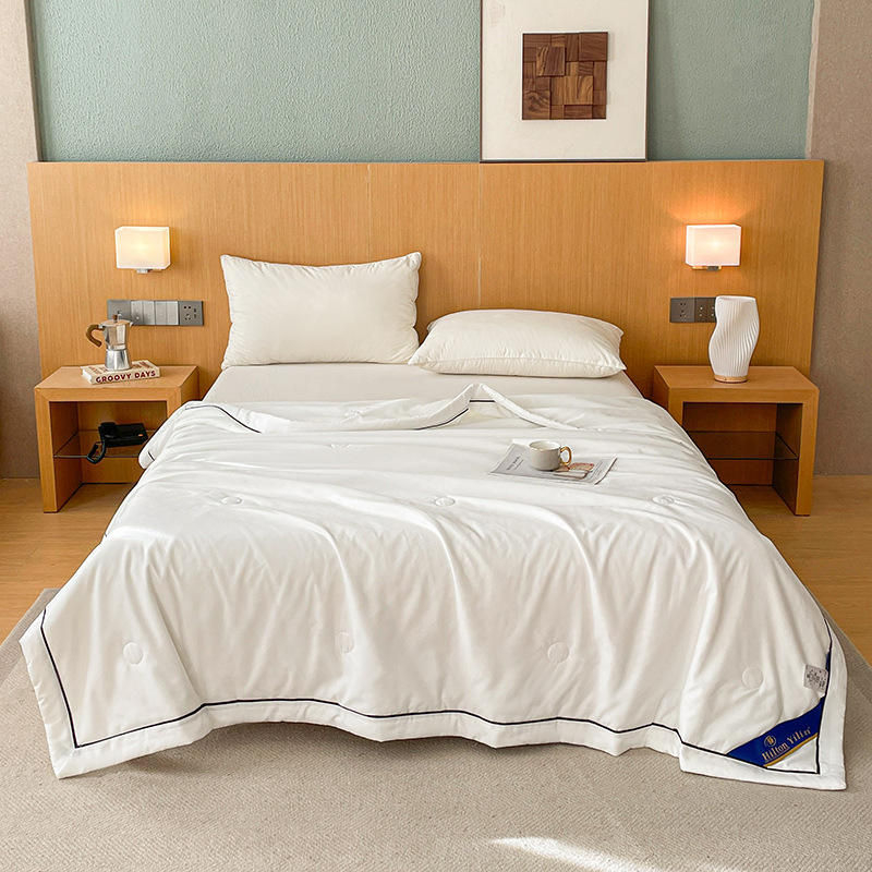 Custom OEM ODM Hilton Style Soybean Fiber Summer Quilt Soft Durable Breathable Quilt Suitable for All Home Hotel Use
