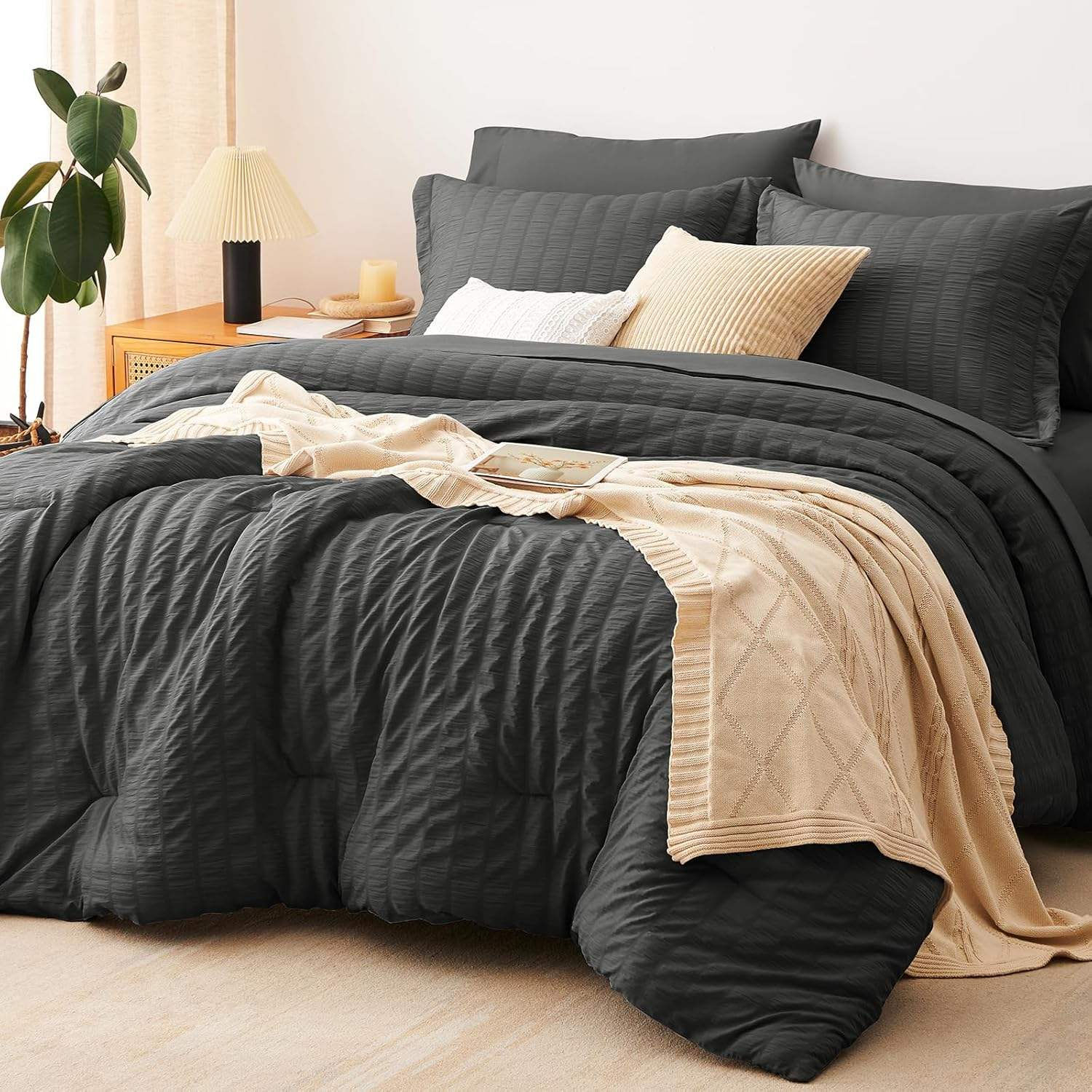Luxury Seersucker Crinkle Comforter Set 3 Pcs Solid Color Double Sided Soft Lightweight All Season Bedding Set for Home Bedroom