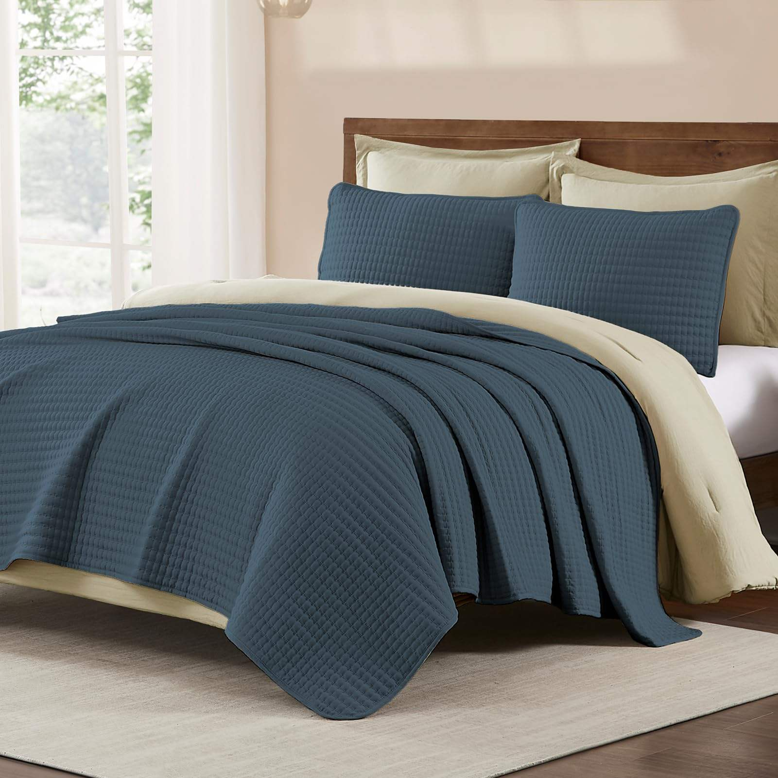 Hot Sale Factory Direct Quilt Sets Solid Color 100% Polyester Comfort Spaces All Season Lightweight Coverlet Bedspread Bedding