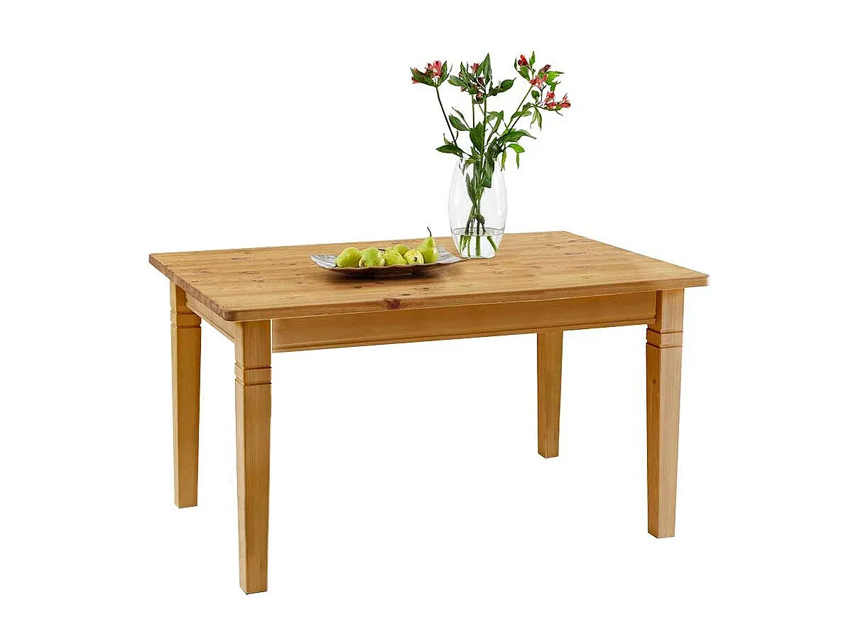 Massiver Kiefernholztisch im Landhausstil