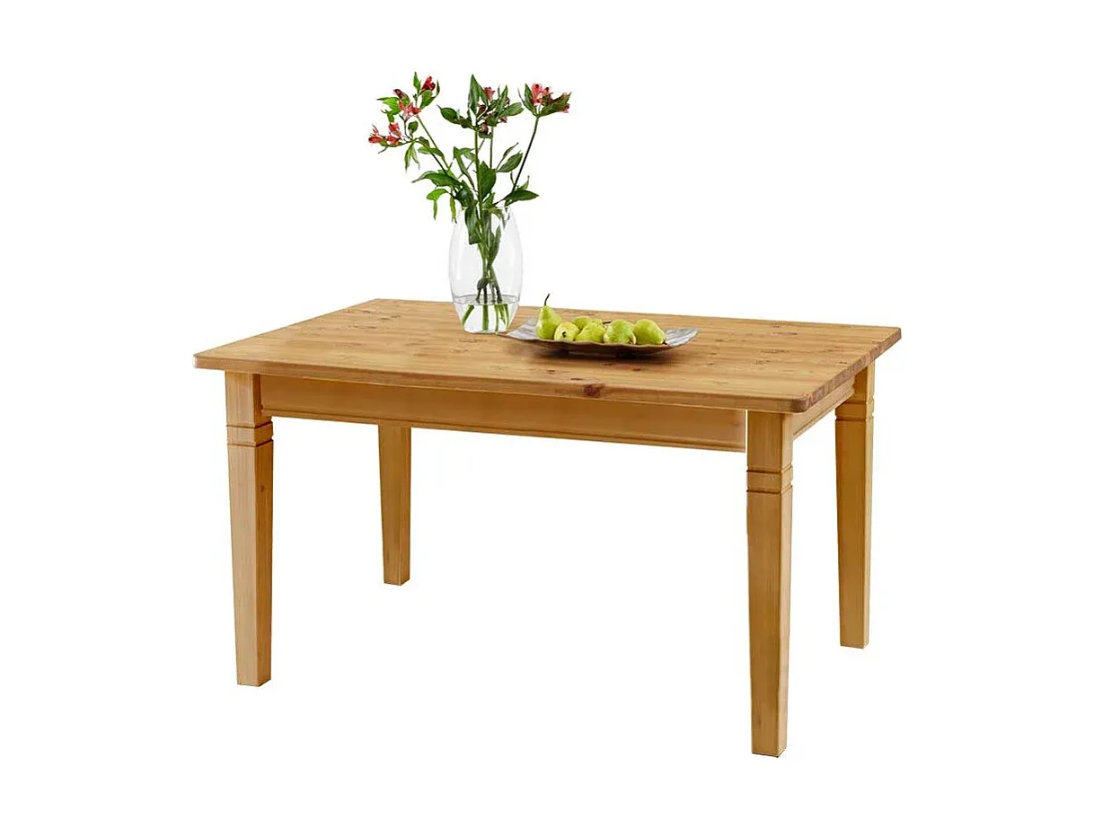 Massiver Kiefernholztisch im Landhausstil