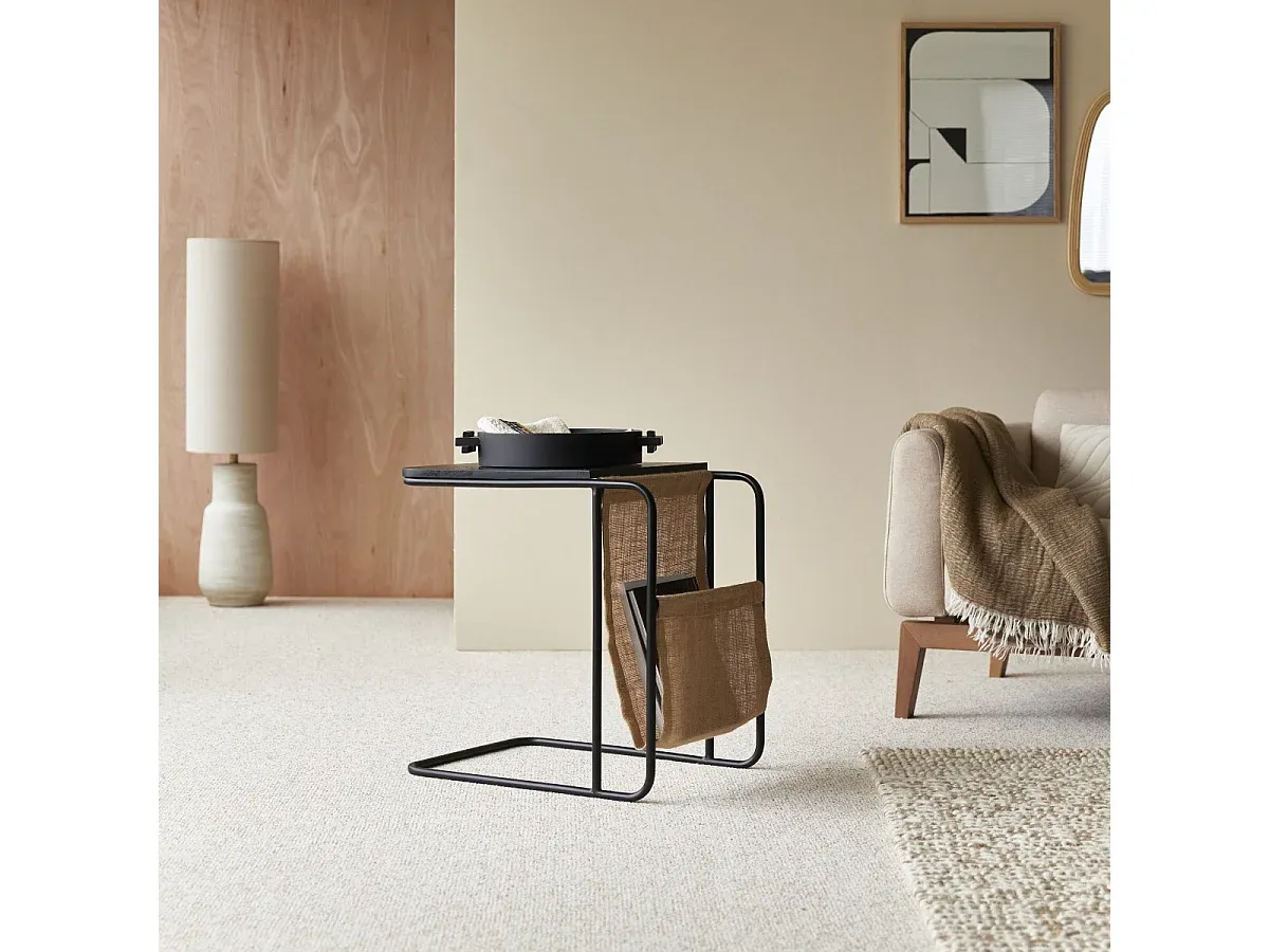 Moderner Couchtisch aus Mangoholz