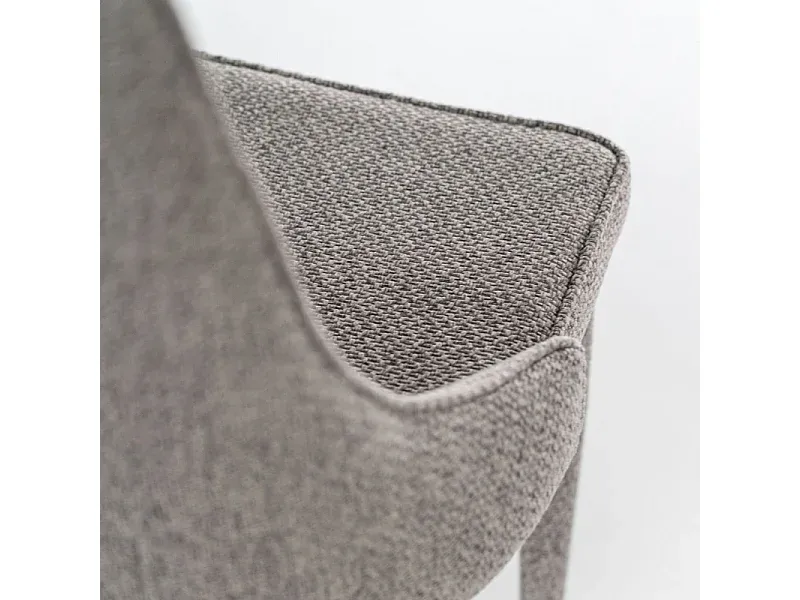 Modernes Set aus 4 Stühlen mit grauem Stoffbezug