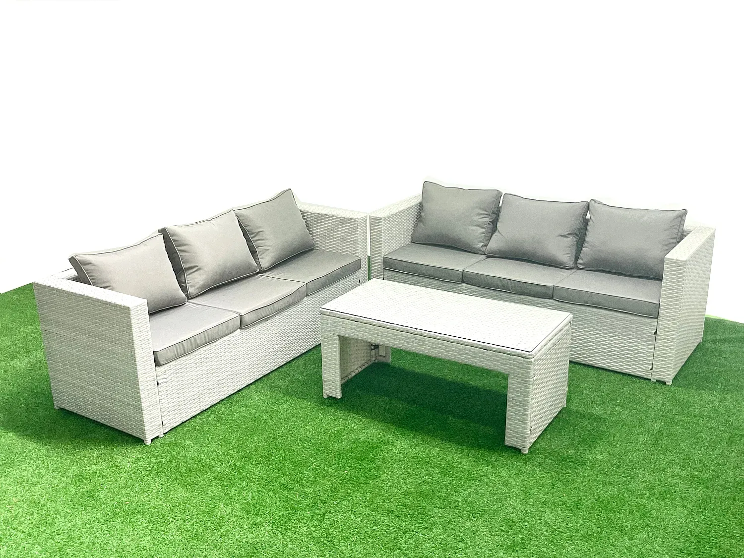 Großes Gartenmöbel-Set aus Polyrattan mit Tisch