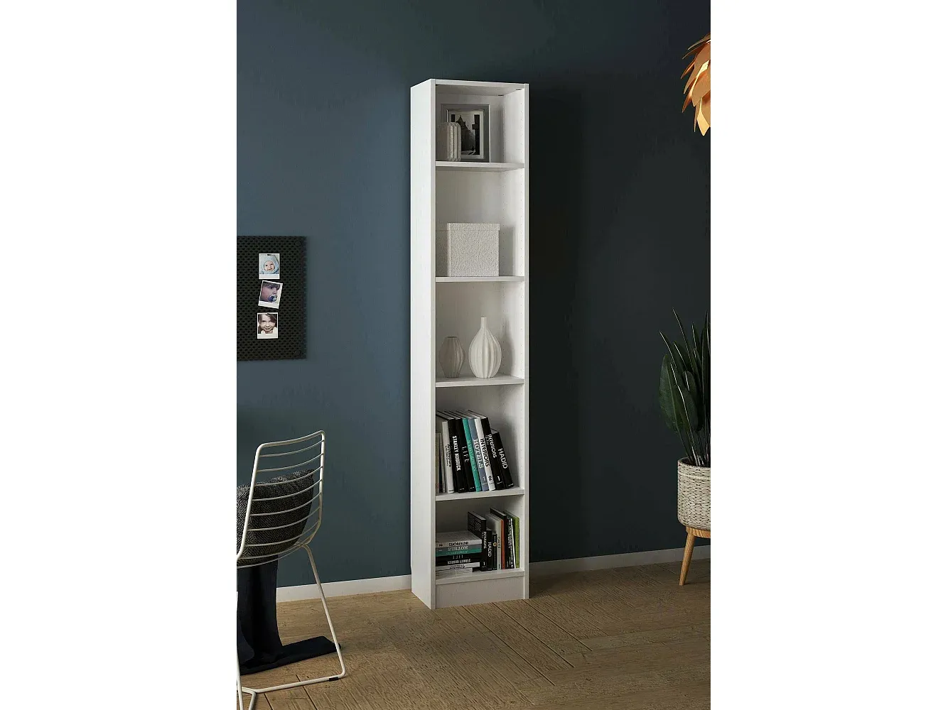 Hohes Mehrzweckregal mit Ablagefächern in Weiß