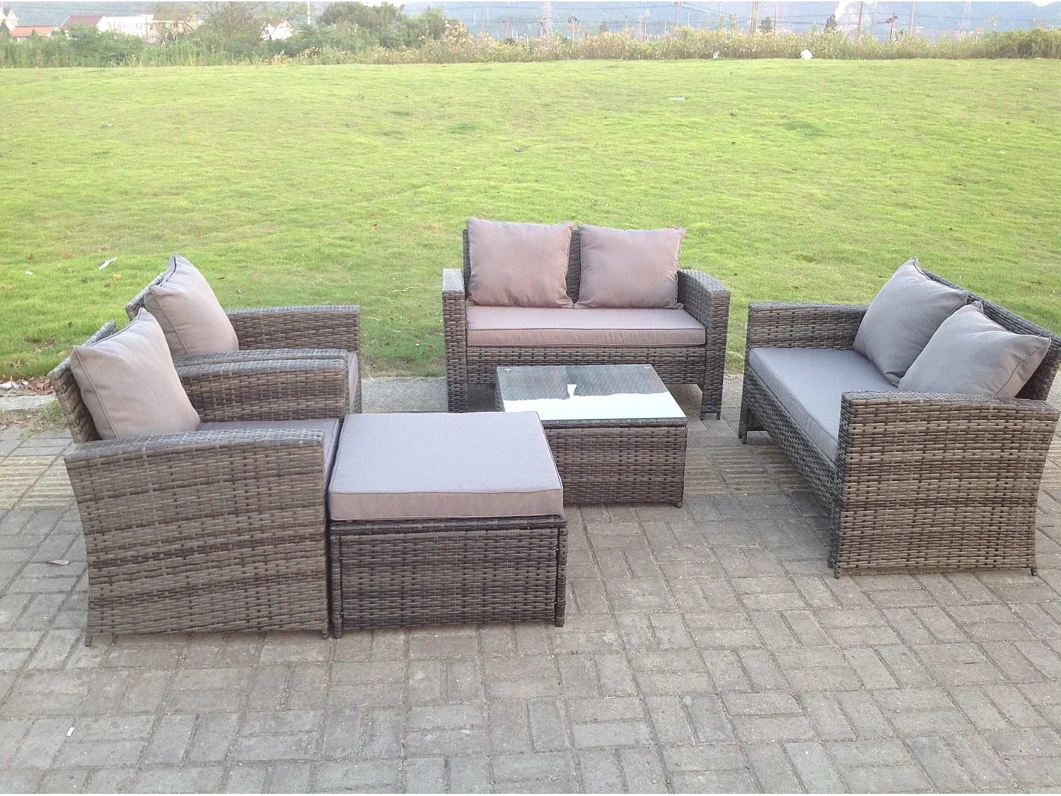 Siebensitzer Rattan Gartensofa mit Couchtisch und Sessel