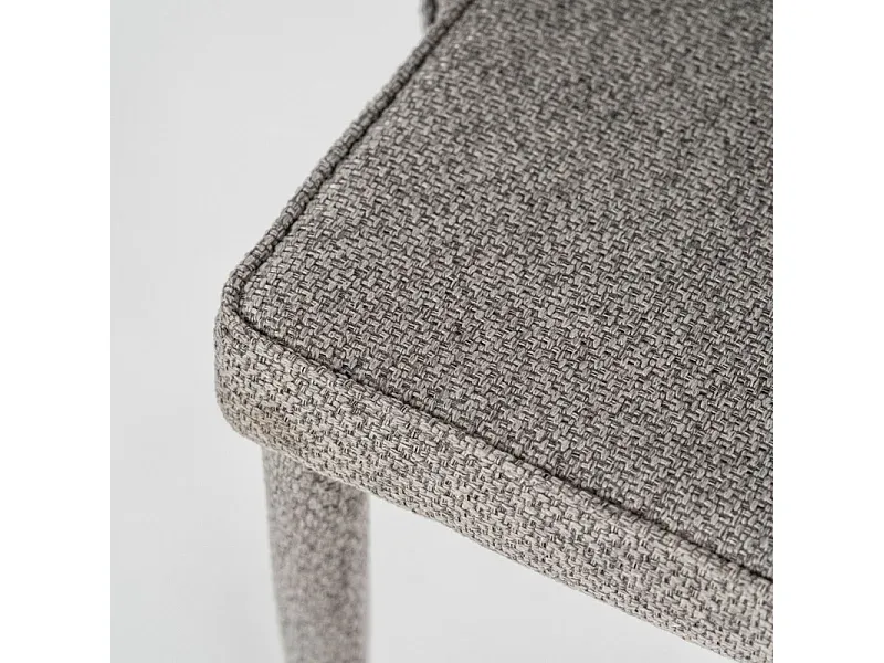 Modernes Set aus 4 Stühlen mit grauem Stoffbezug