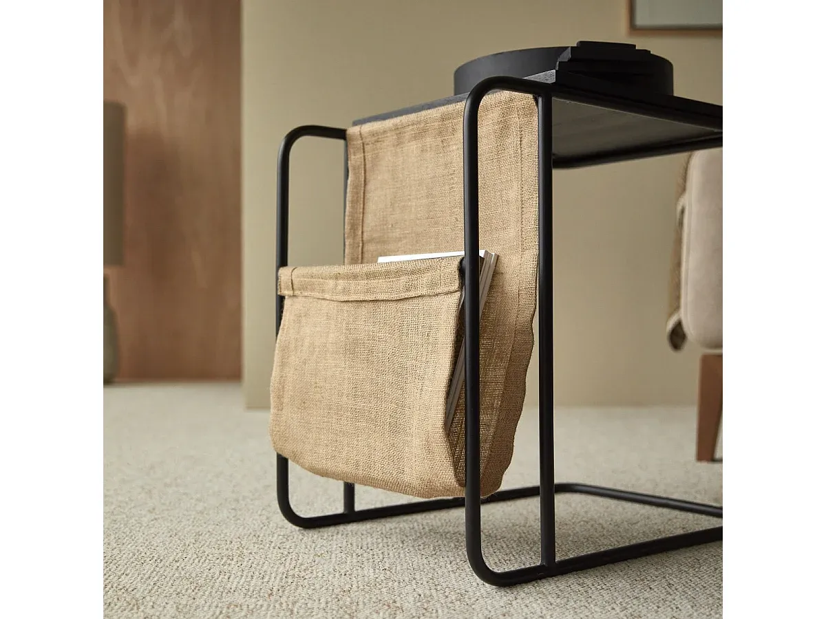 Moderner Couchtisch aus Mangoholz