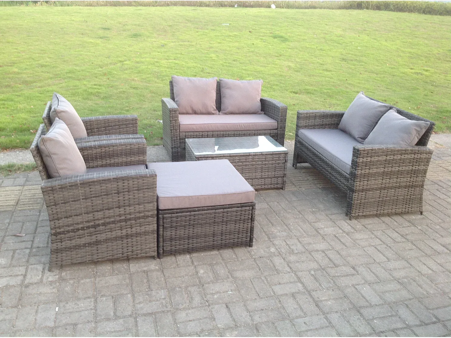 Siebensitzer Rattan Gartensofa mit Couchtisch und Sessel