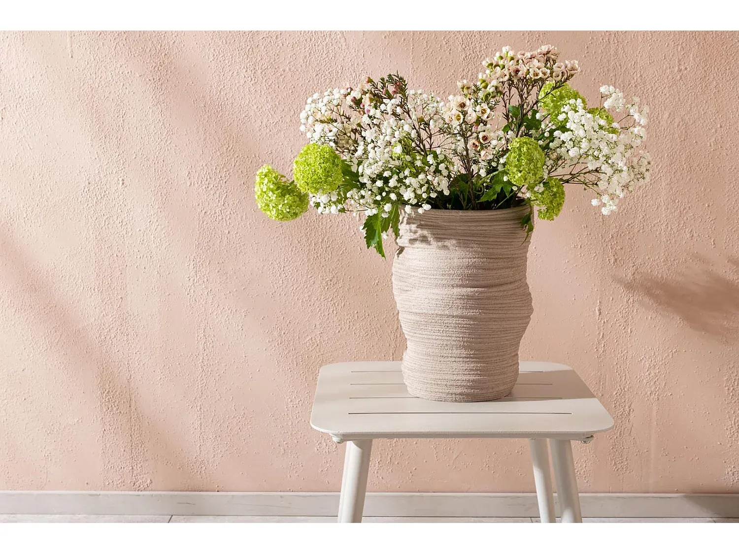 Eleganter Beistelltisch in Beige