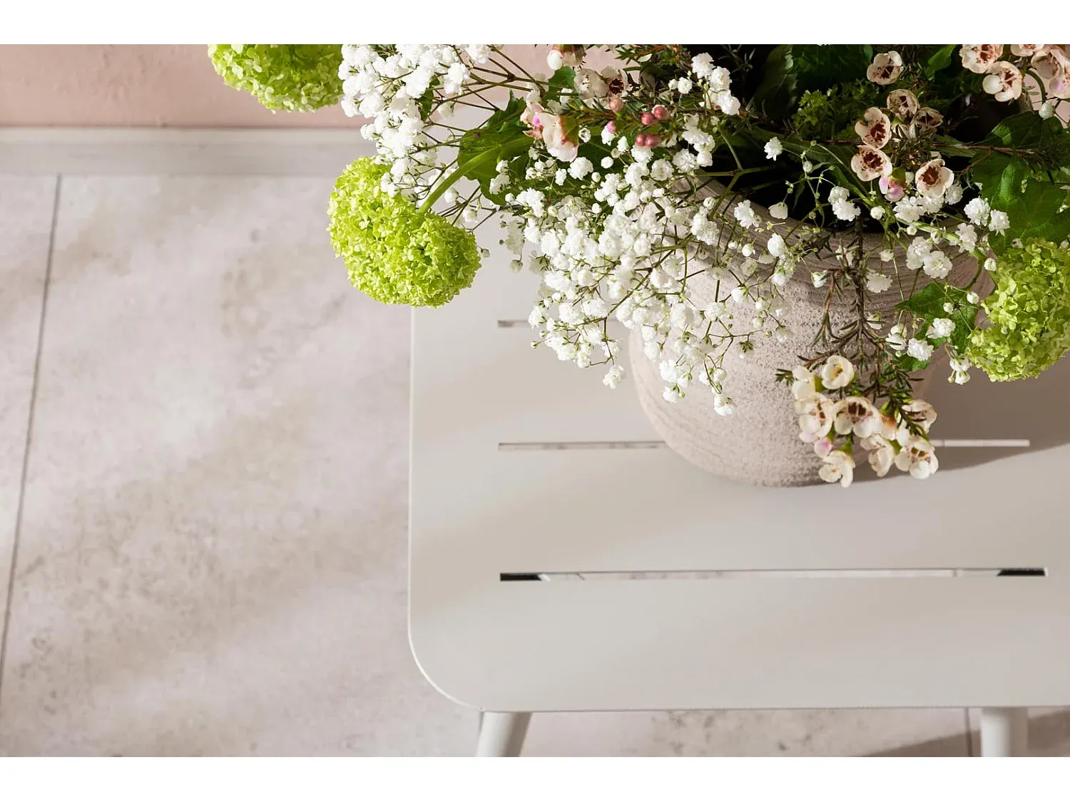 Eleganter Beistelltisch in Beige