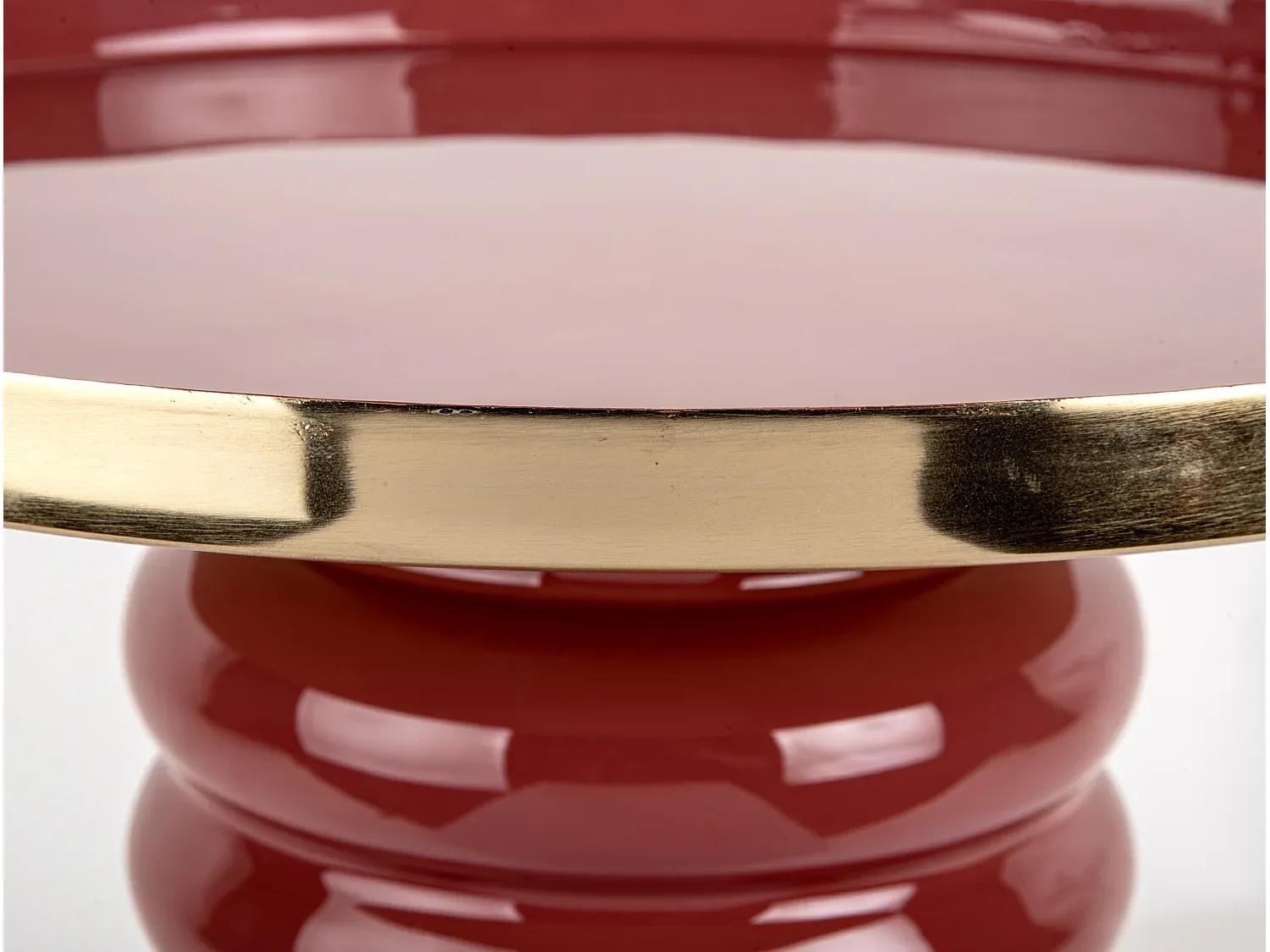 Moderner Beistelltisch aus Glas und Metall in Gold und Schwarz