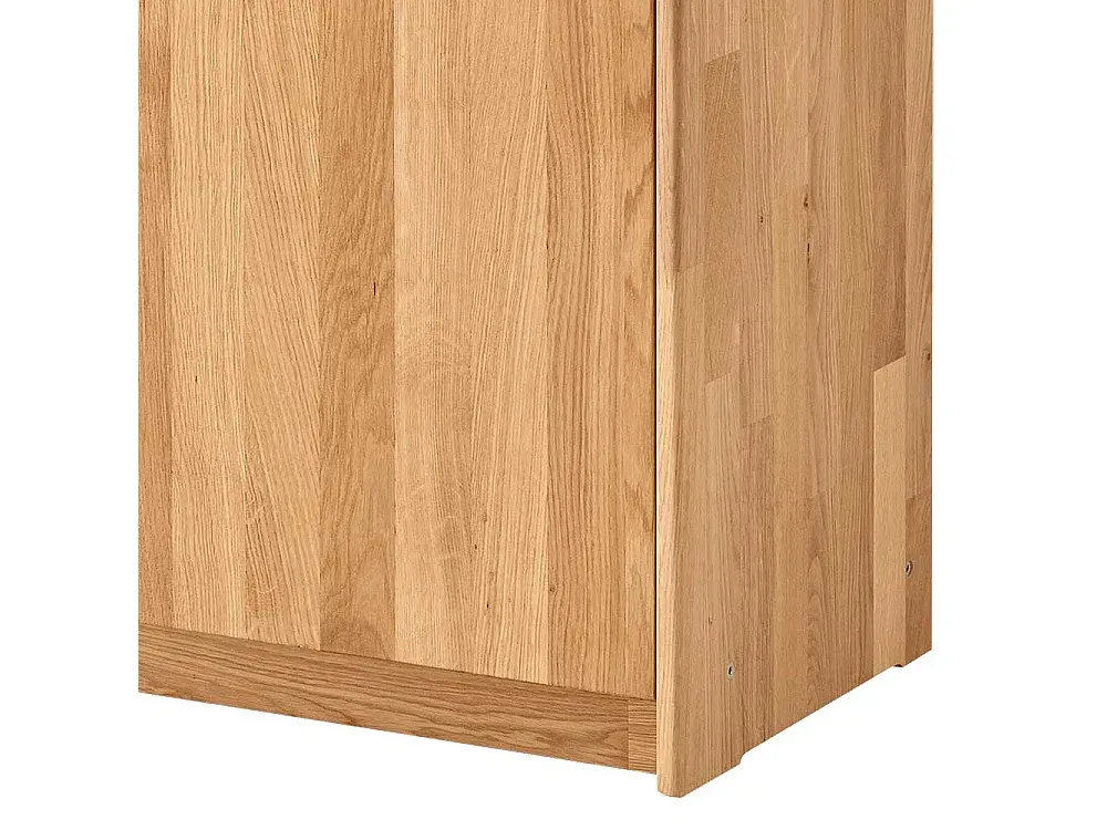 Ausziehbarer Esstisch mit weißen Holzbeinen und Betonoptik