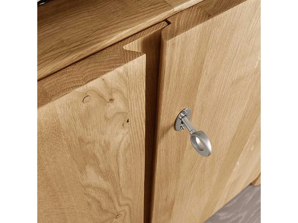 Ausziehbarer Esstisch mit weißen Holzbeinen und Betonoptik