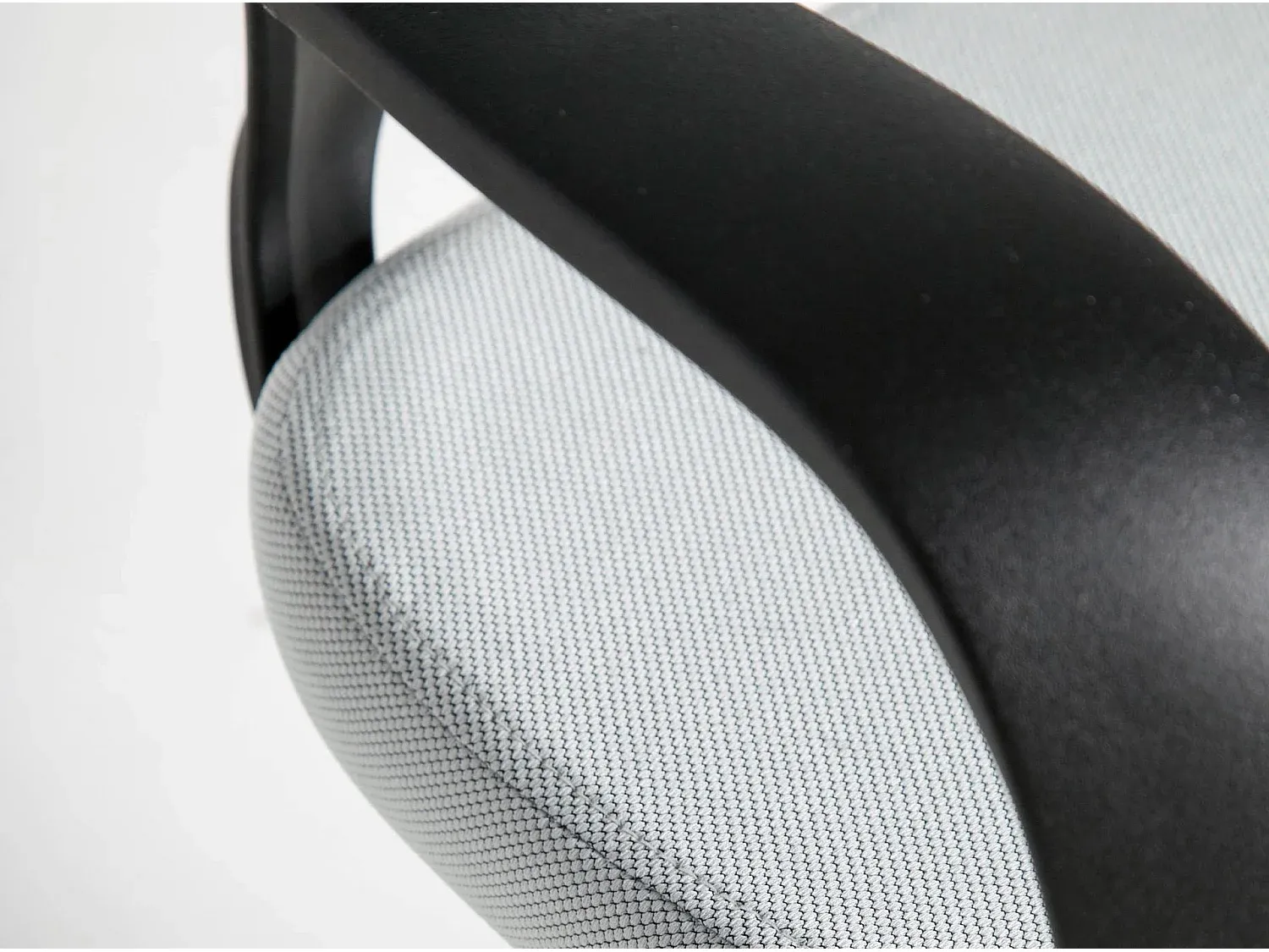 Moderner Schreibtisch aus Mangoholz mit Schubladen