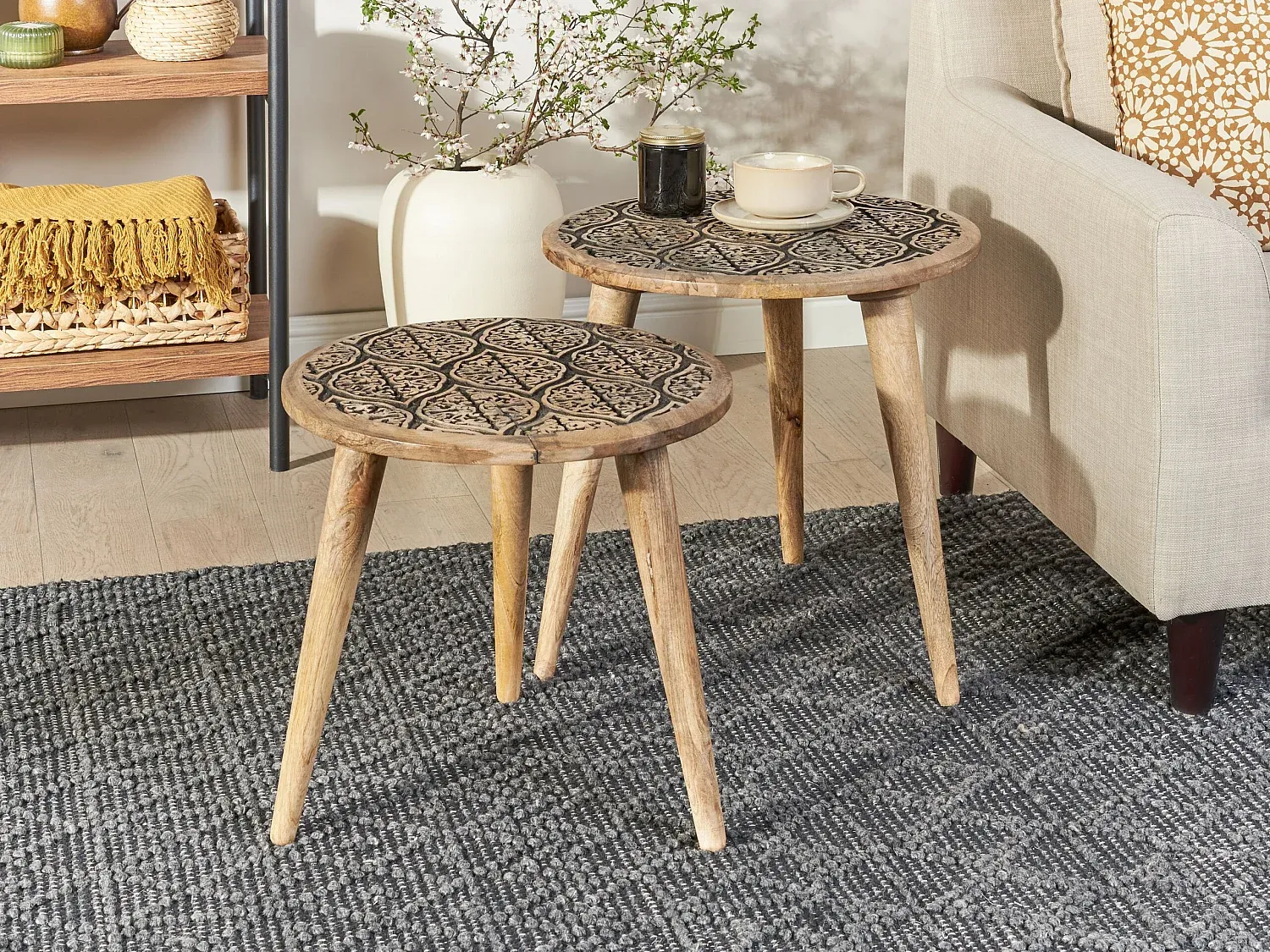 Beistelltisch in Rot-Ocker