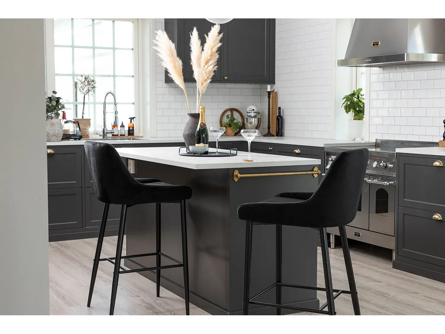 Moderner Barhocker aus Stoff in Schwarz und Elfenbein