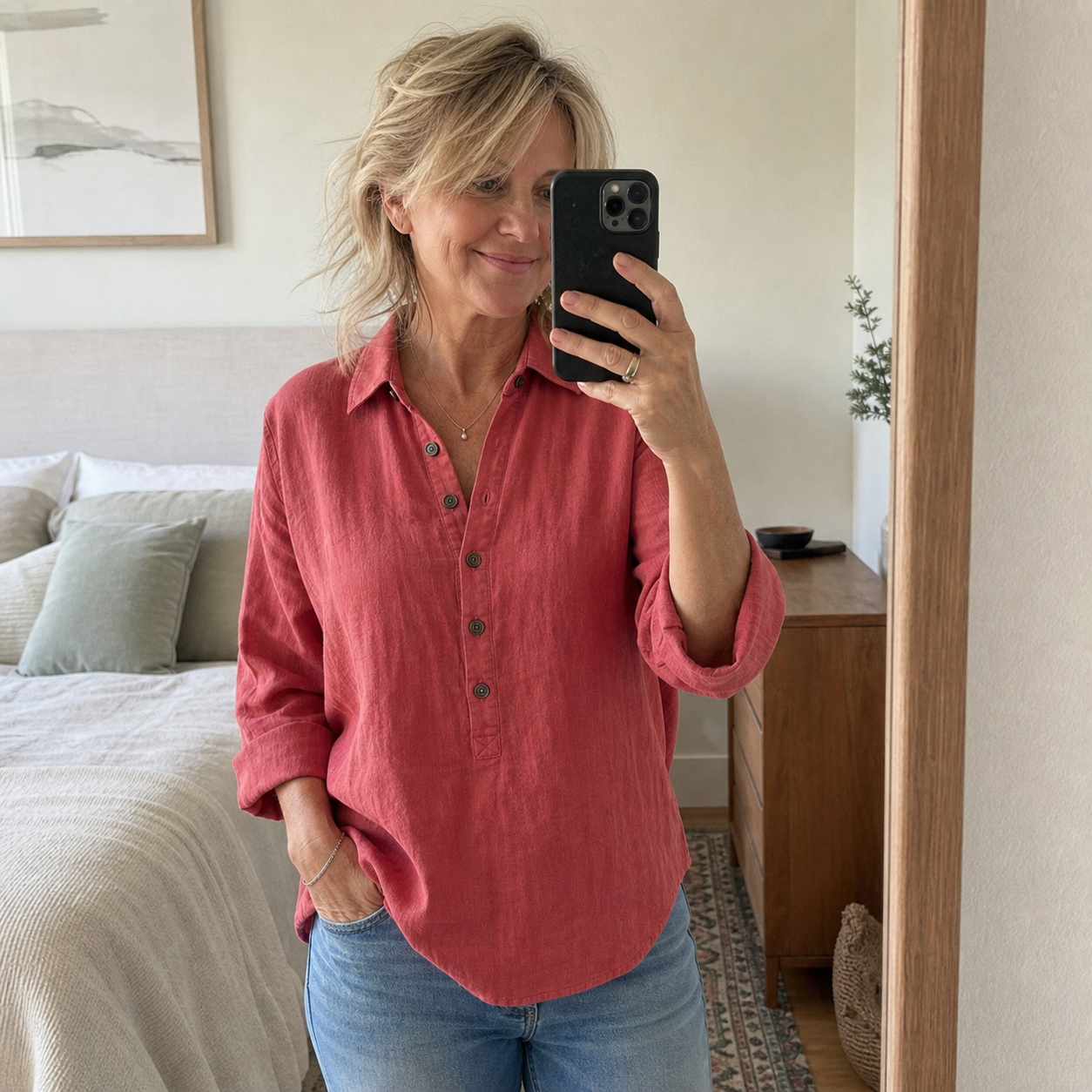 Customer mirror selfie in the pink linen Henley