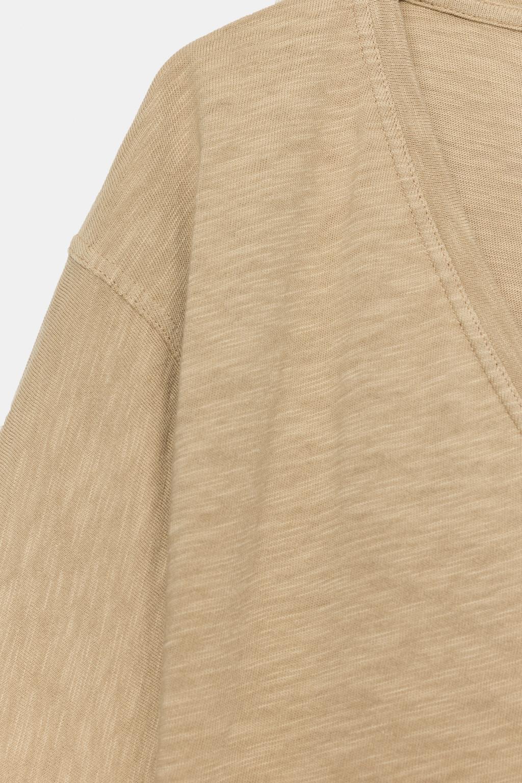 V-NECK T-SHIRT