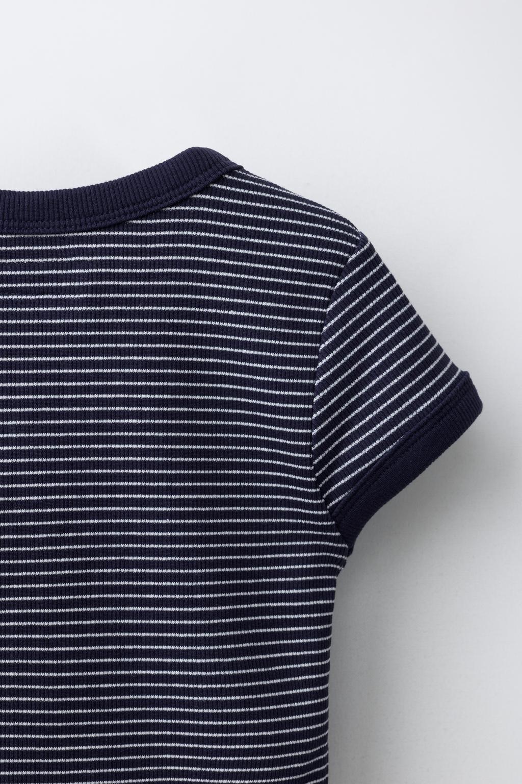 STRIPED RIBBED V-NECK T-SHIRT