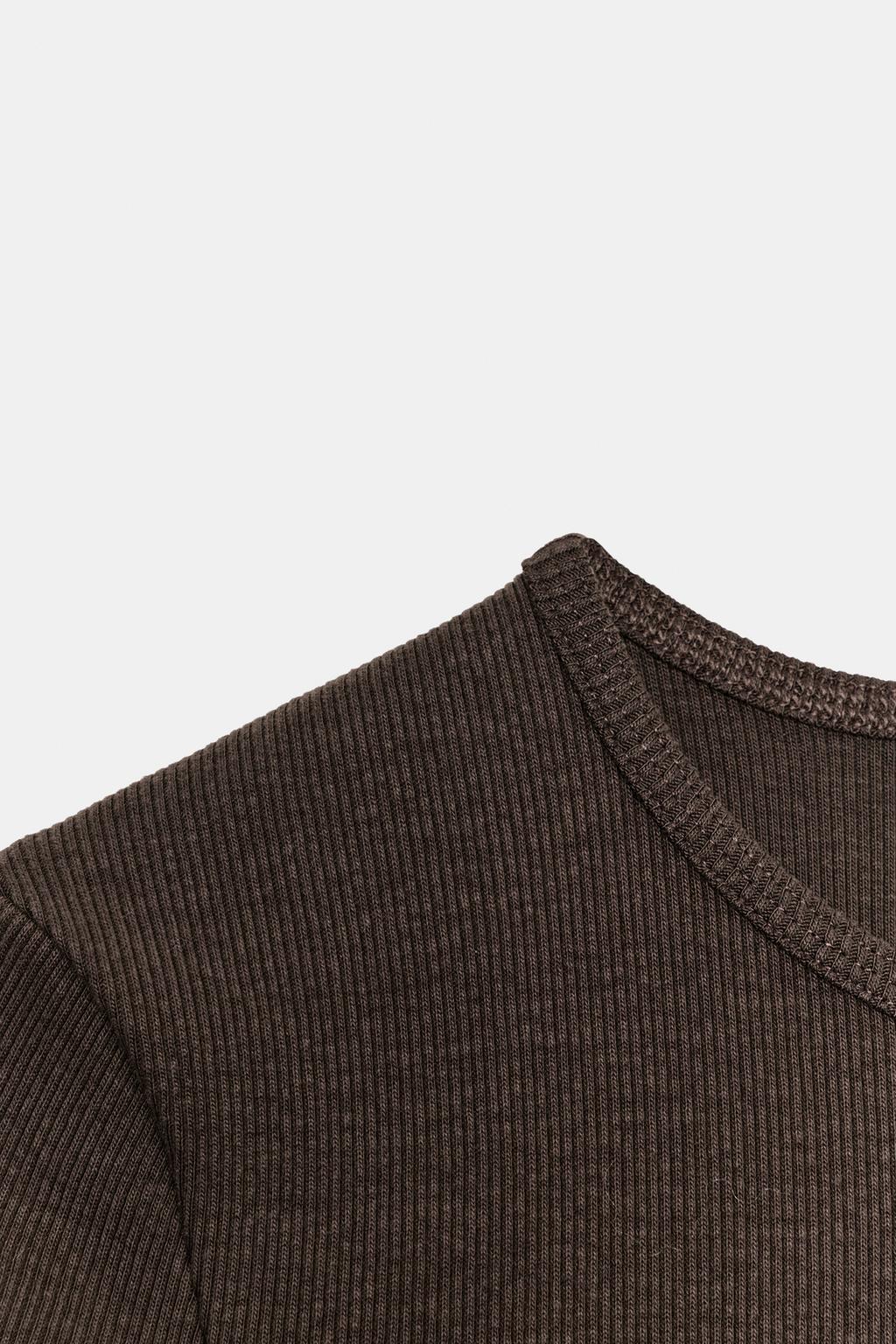 RIBBED T-SHIRT