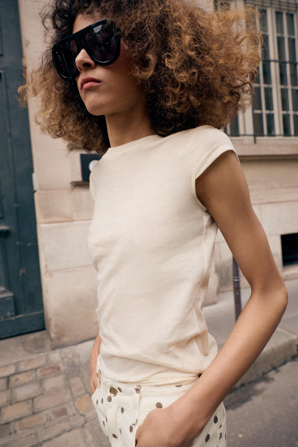 MINIMALIST SHORT SLEEVE T-SHIRT