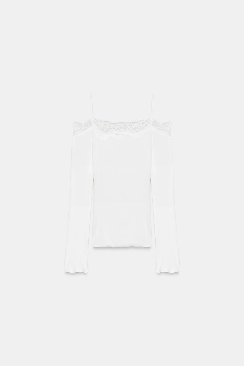 T-SHIRT WITH BARE SHOULDERS
