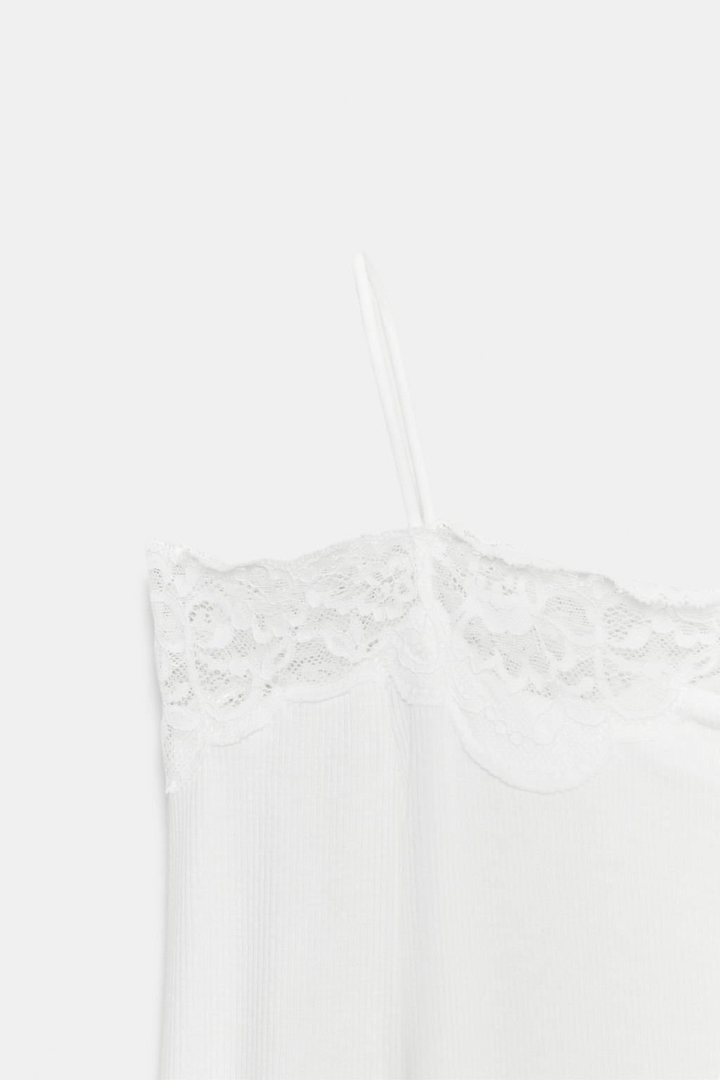 T-SHIRT WITH BARE SHOULDERS