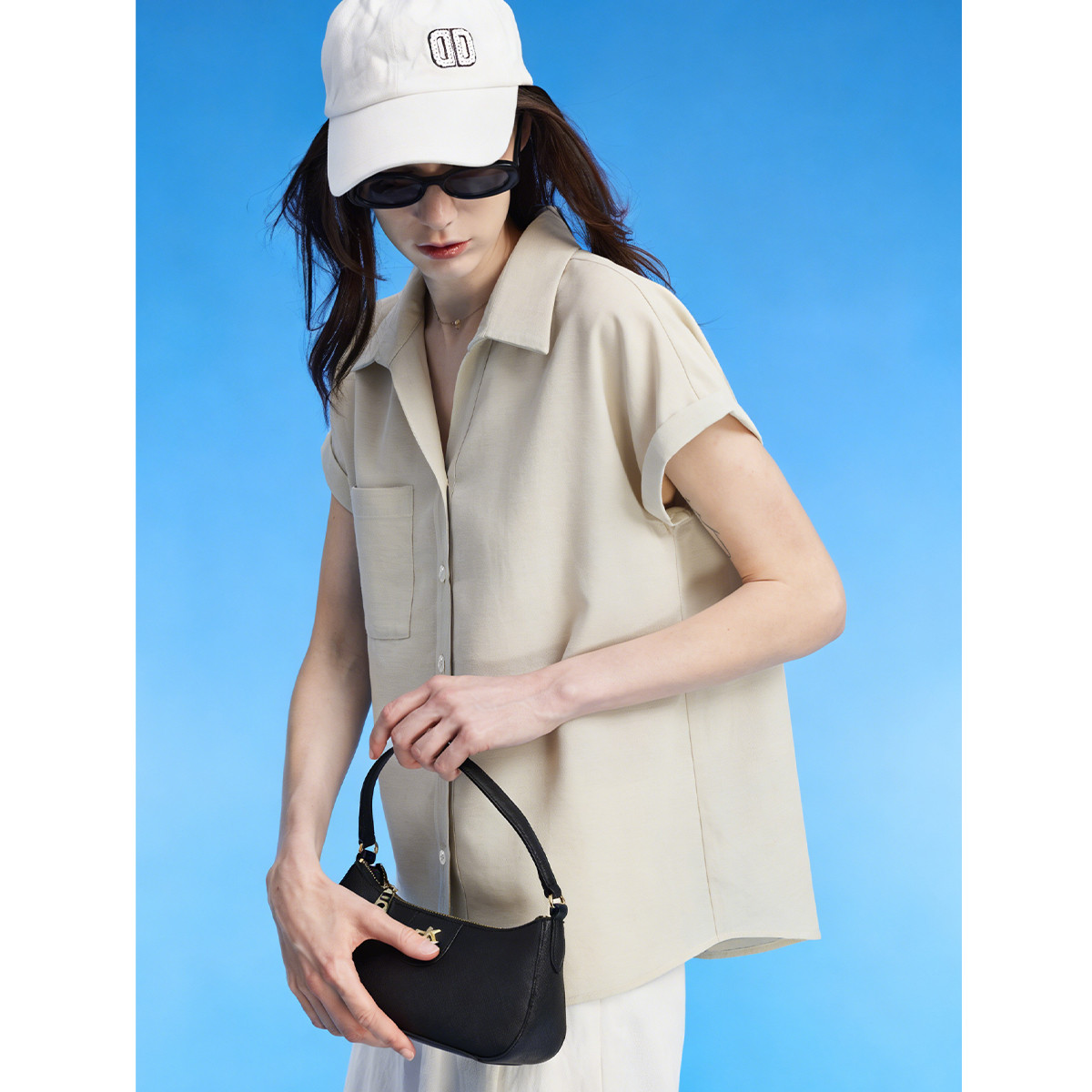 Short-sleeve shirt with integrated sleeves