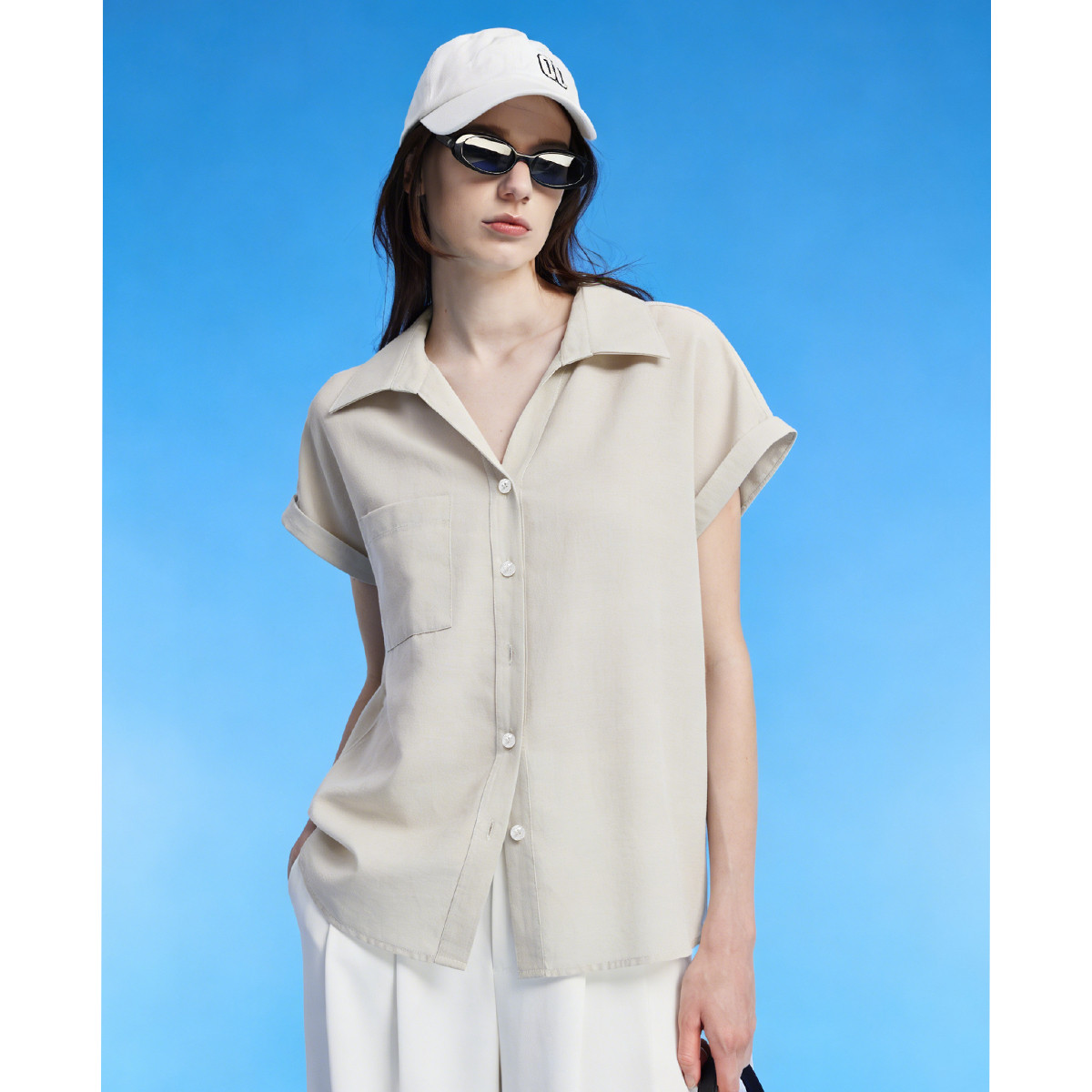 Short-sleeve shirt with integrated sleeves