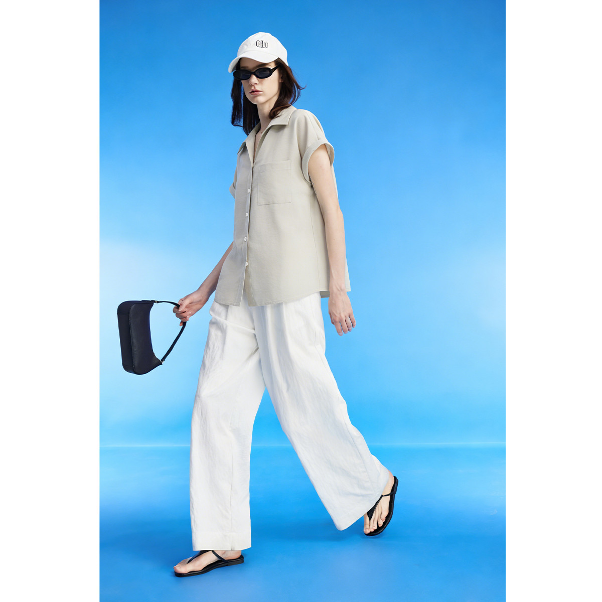Short-sleeve shirt with integrated sleeves
