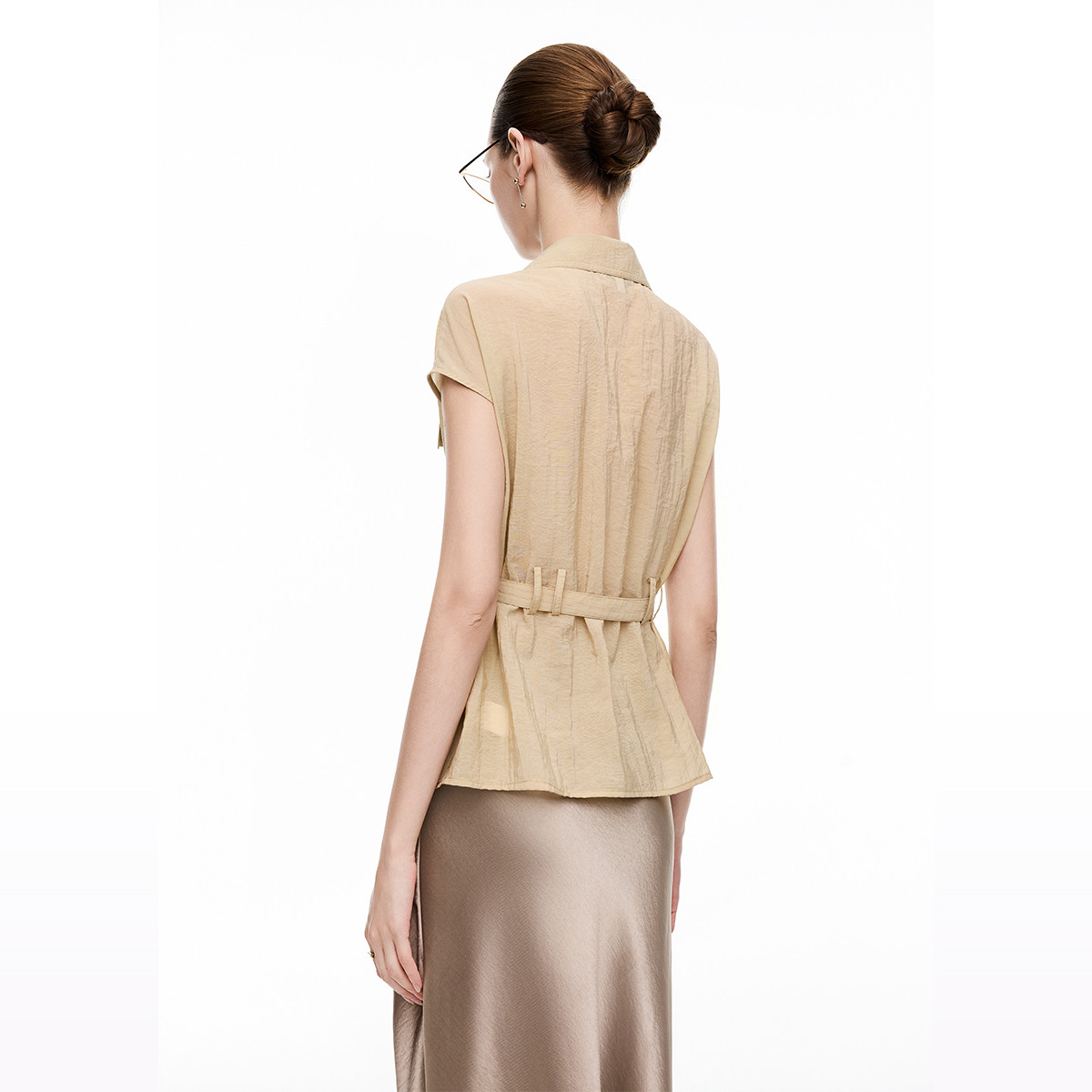 Waist-cinching shirt