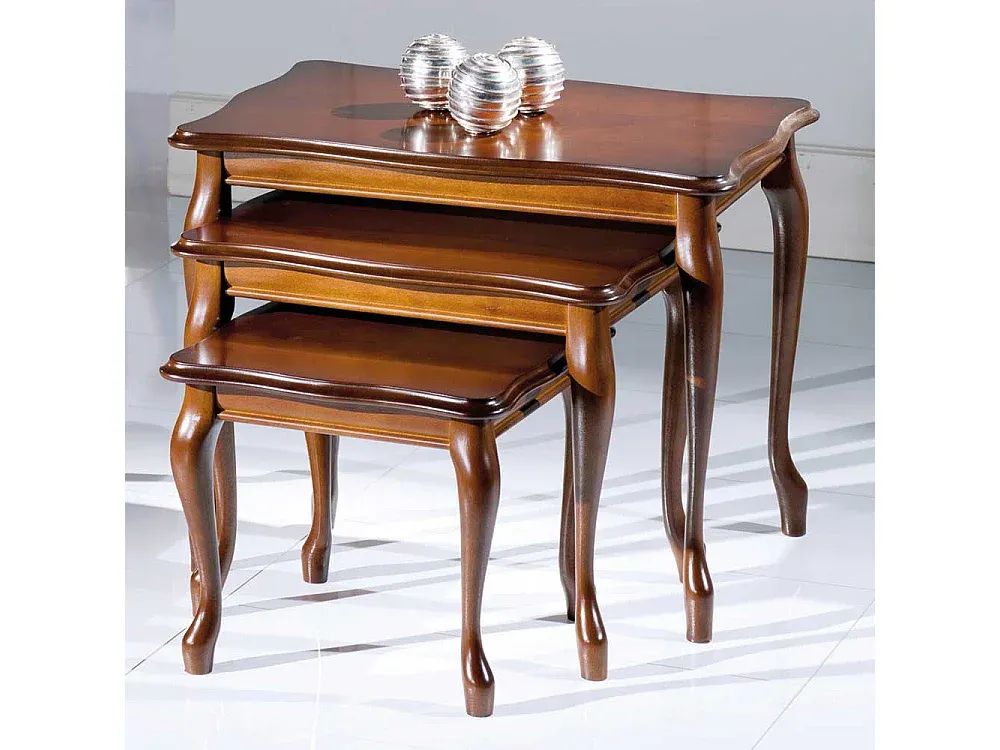 Dreiteiliges Beistelltisch-Set aus Nussbaumholz