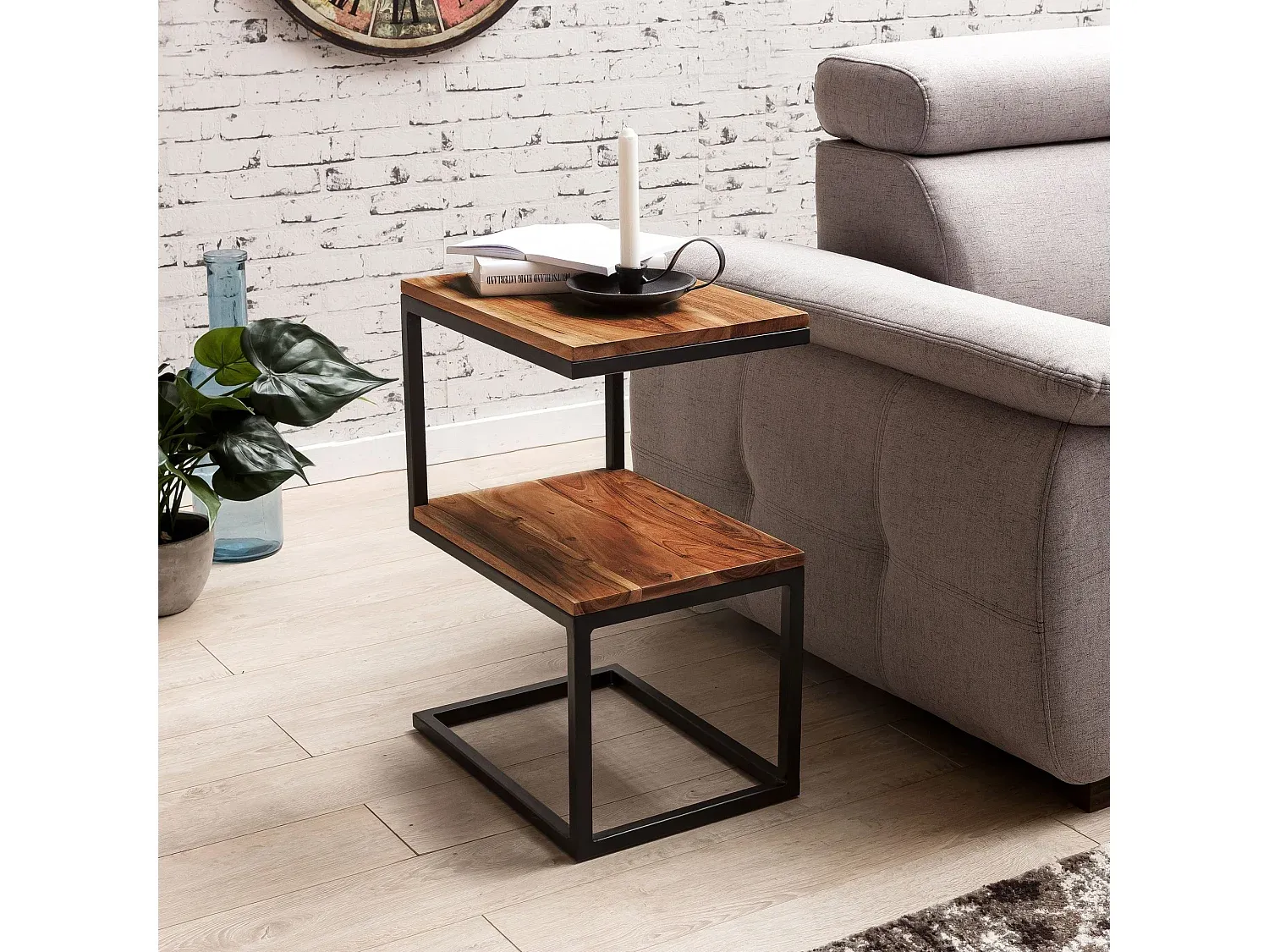 Beistelltisch aus Holz und Metall im Landhausstil