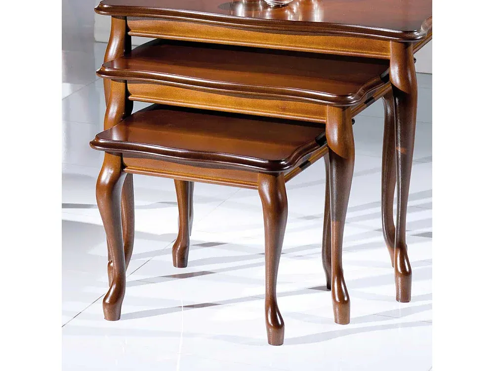 Dreiteiliges Beistelltisch-Set aus Nussbaumholz