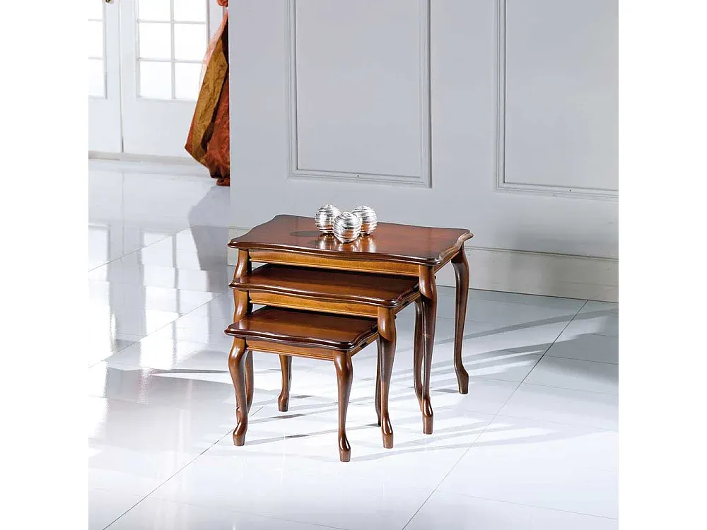 Dreiteiliges Beistelltisch-Set aus Nussbaumholz