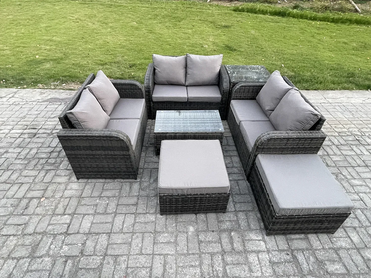 8-Sitzer Gartenmöbel-Set aus Polyrattan mit Tisch und Hockern in Dunkelgrau