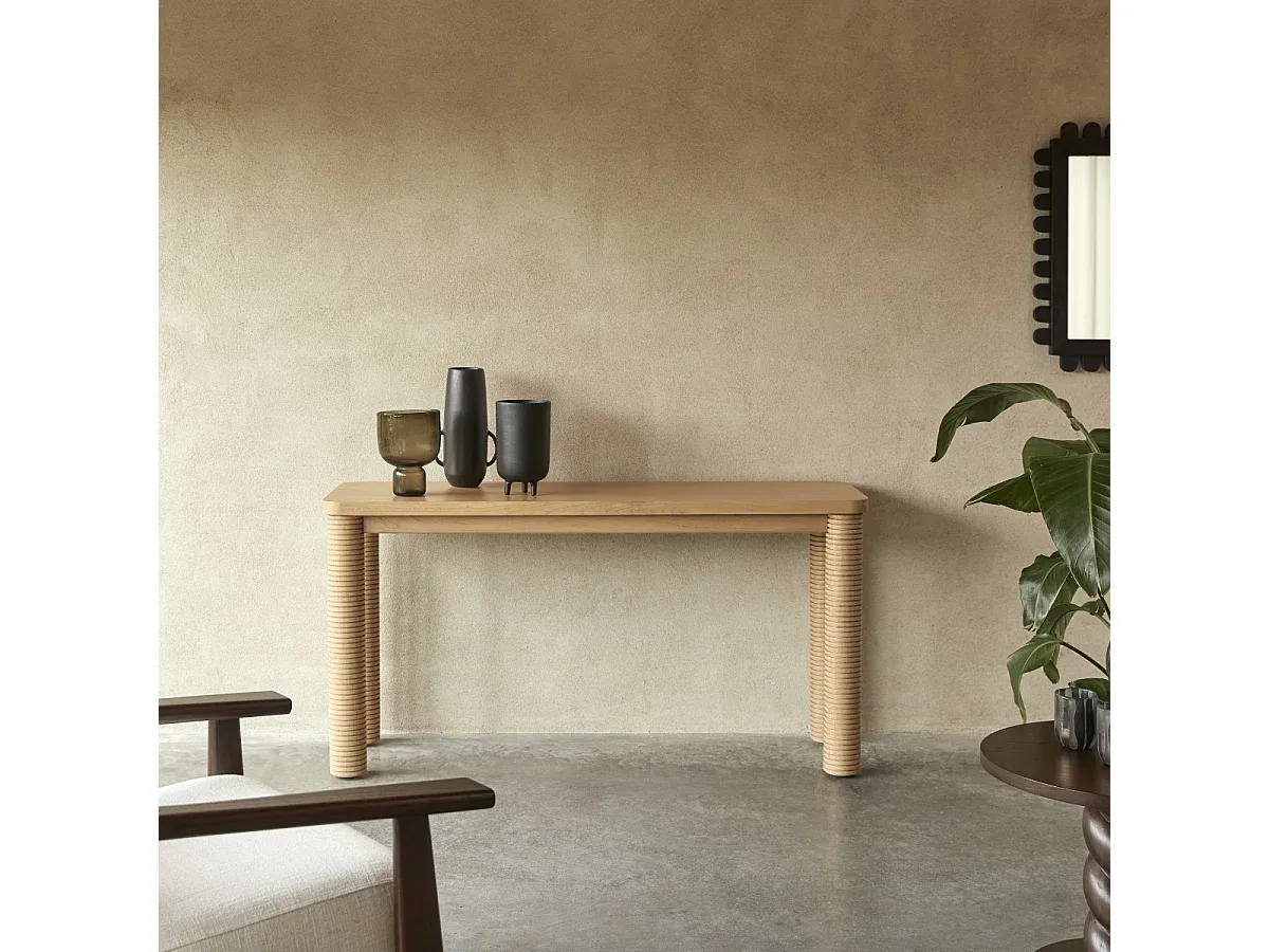 Moderner Konsolentisch aus Massivholz