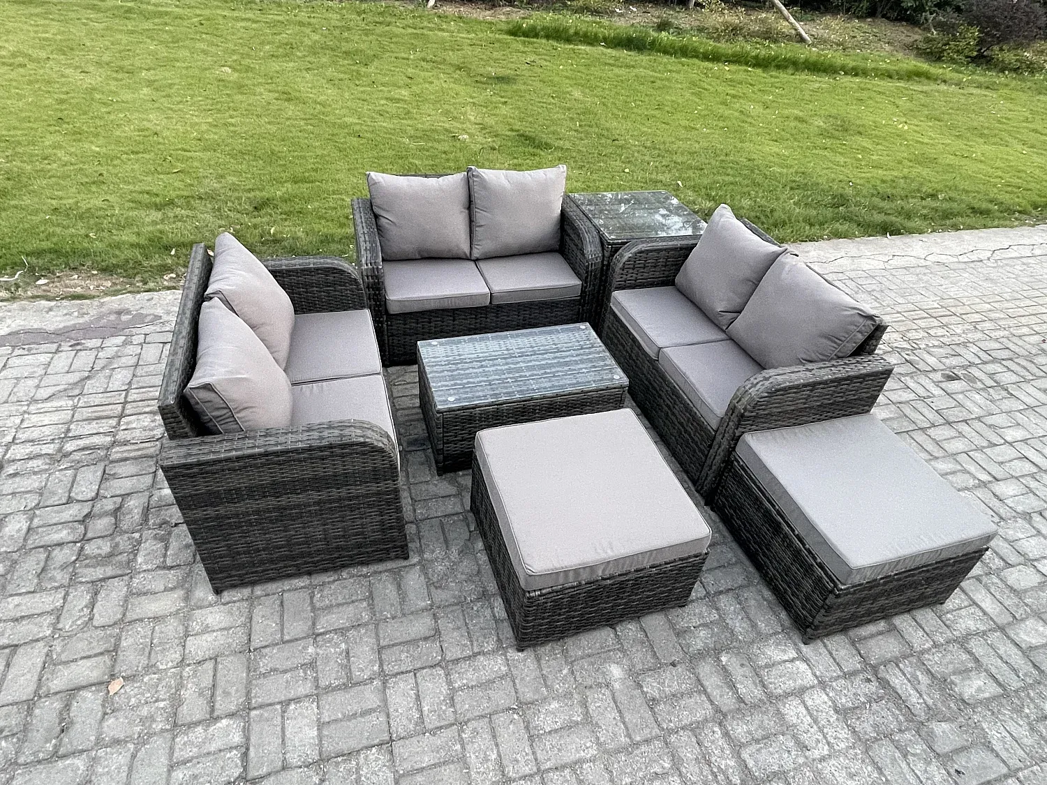 8-Sitzer Gartenmöbel-Set aus Polyrattan mit Tisch und Hockern in Dunkelgrau