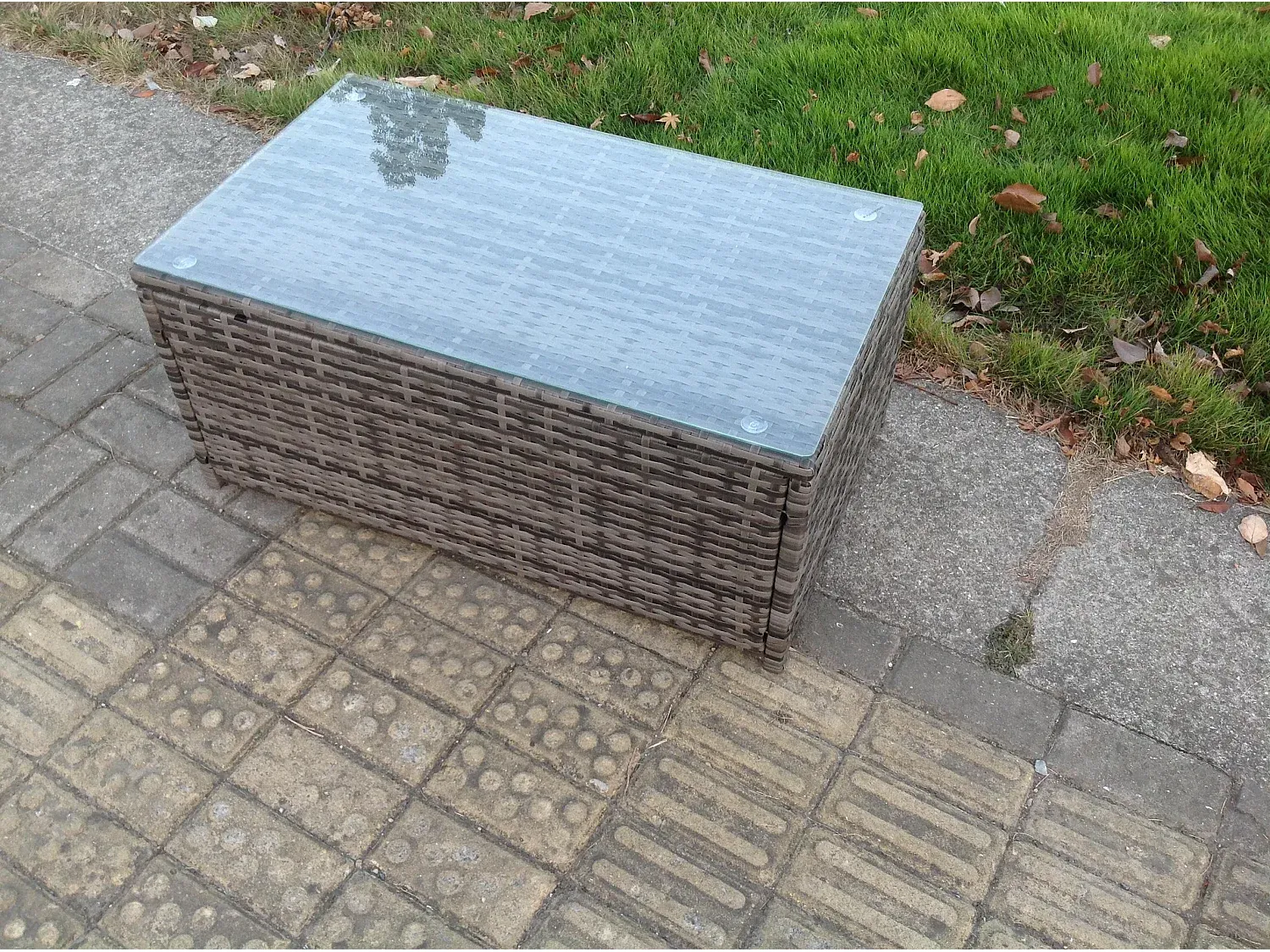 8-Sitzer Gartenmöbel-Set aus Polyrattan mit Tisch und Hockern in Dunkelgrau