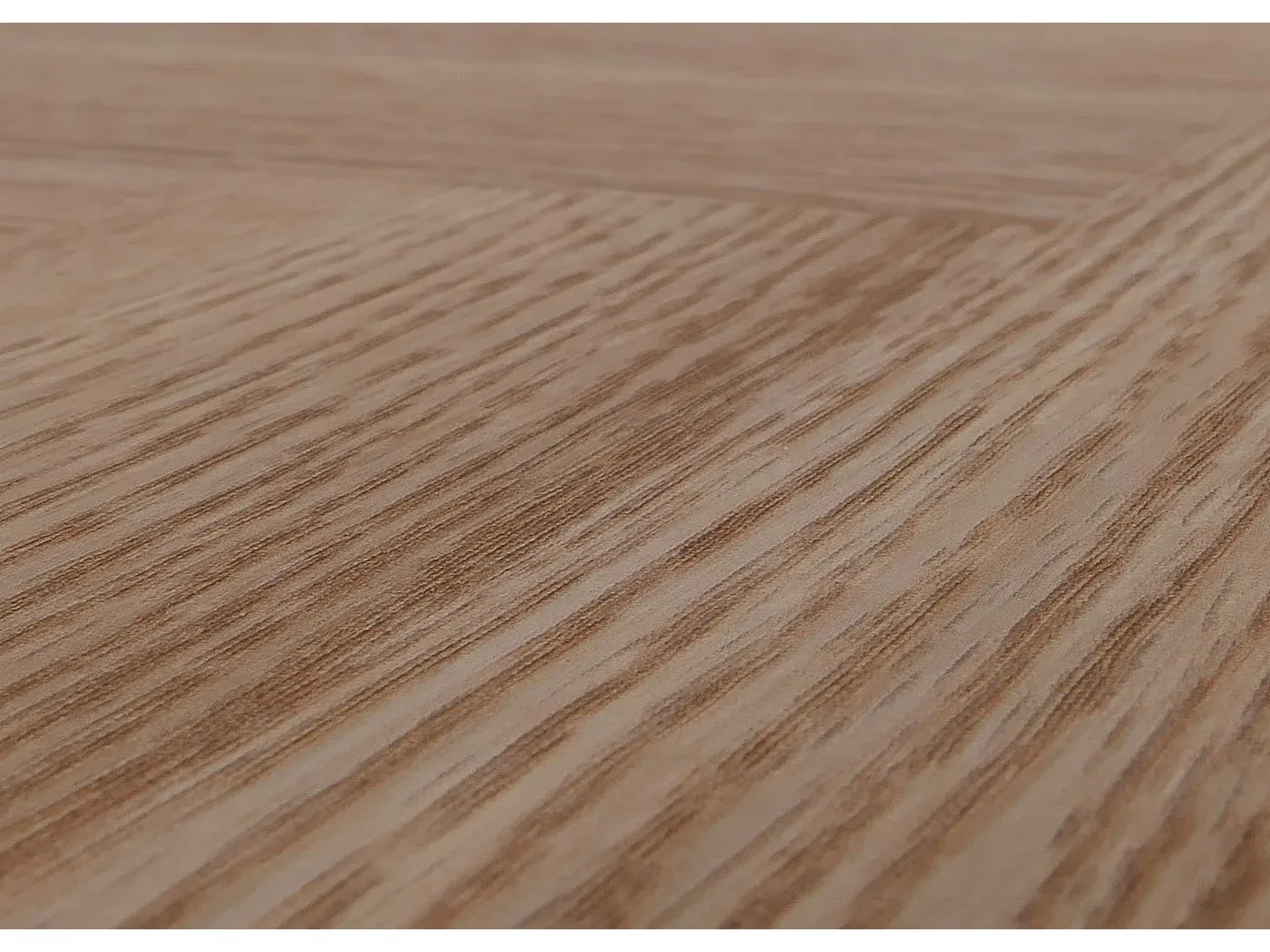 Moderner Esstisch in Eichenoptik